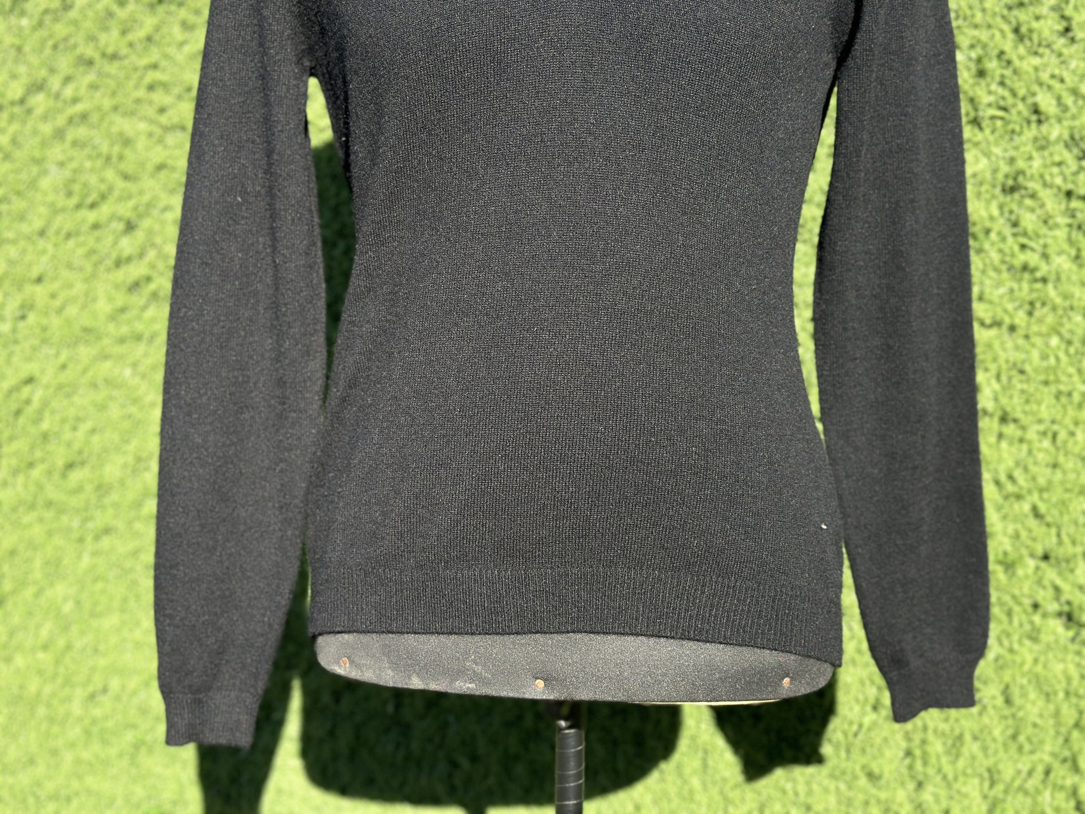 Prada Prada 100% Cashmere Black V-Neck Sweater Knit Size 40 Size S / US 4 / IT 40 - 9 Thumbnail
