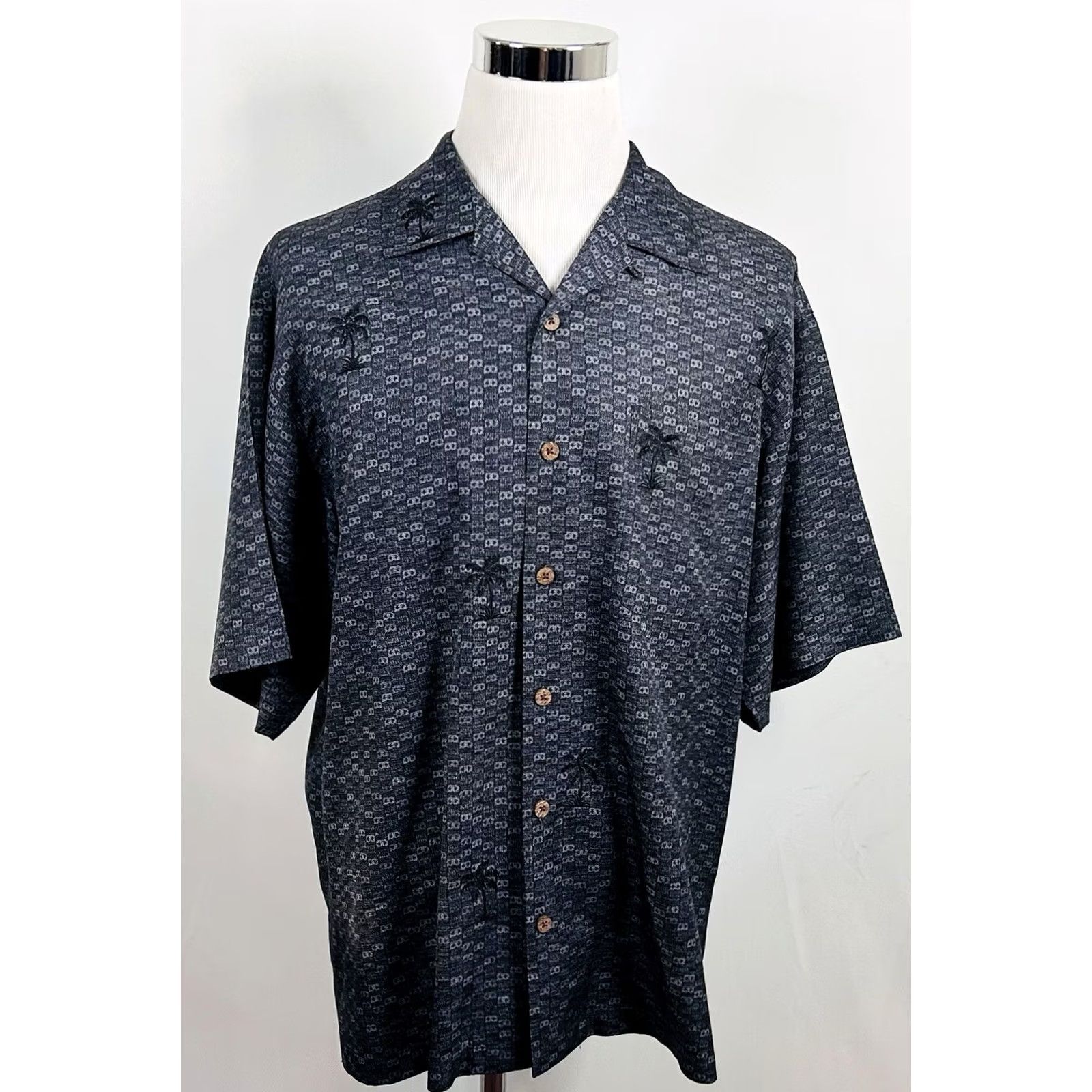 Tommy Bahama Tommy Bahama Shirt Mens Large 100% Silk Hawaiian Aloha Short Sleeve Button-Up Black Gray Size US L / EU 52-54 / 3 - 3 Thumbnail
