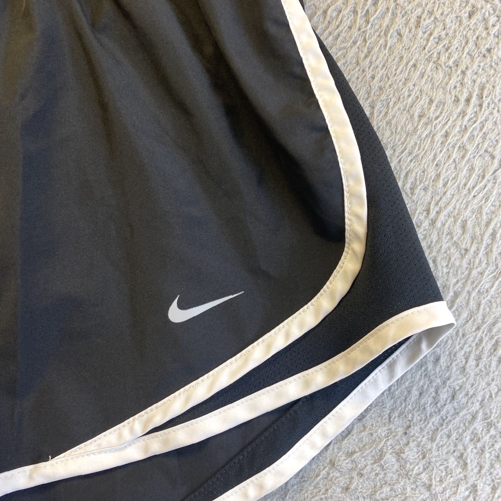 Nike Nike Shirt Women S Black Dri-Fit White Detail Activewear 32-70 Size S / US 4 / IT 40 - 2 Thumbnail