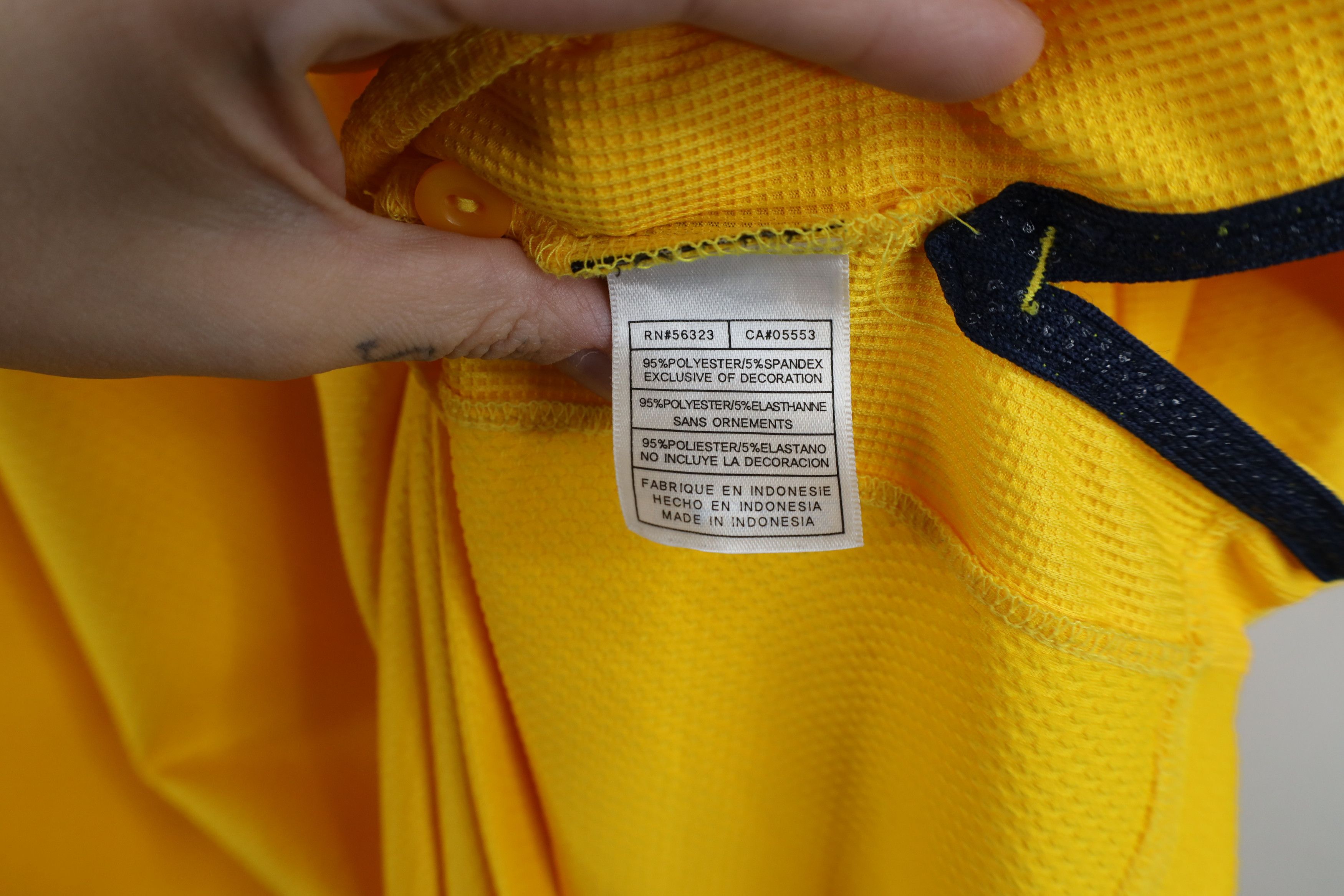 Nike Vintage Nike Mini Swoosh University of Michigan Thermal Polo Size US L / EU 52-54 / 3 - 13 Thumbnail