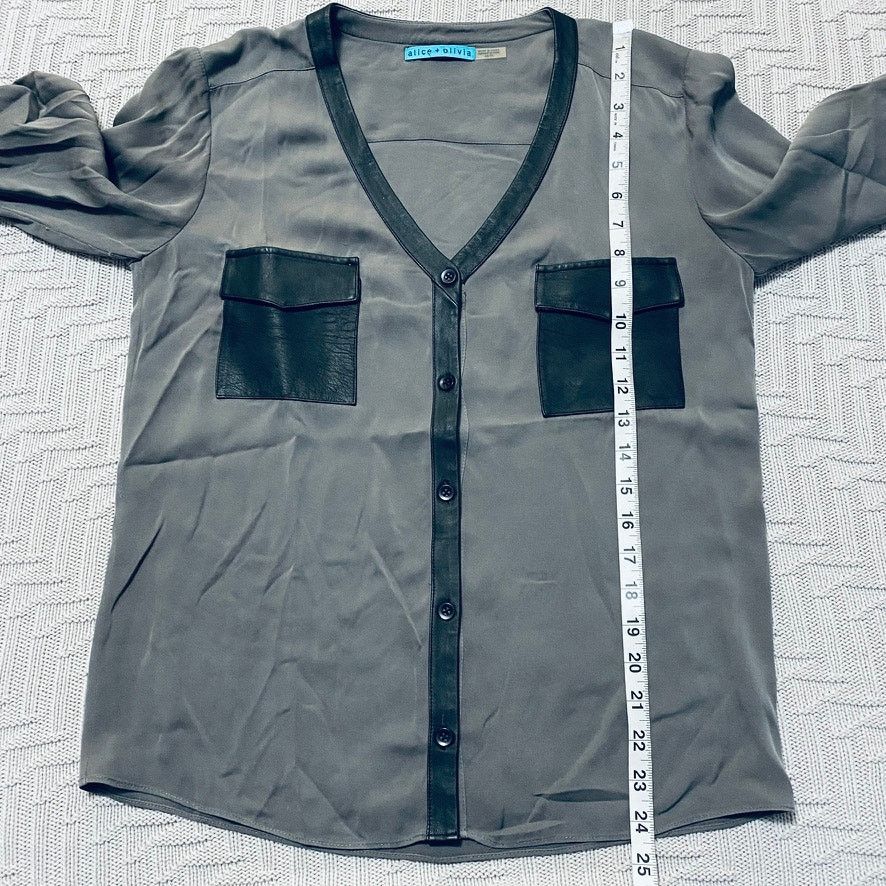 Alice + Olivia Alice + Olivia gray sheer button down Size XS / US 0-2 / IT 36-38 - 5 Thumbnail