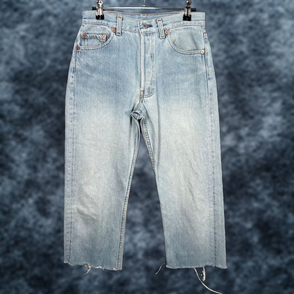 Levi's VINTAGE Levi's Jeans Women 26 x 22 Cropped Light Wash High Rise Straight 5-Pocket Denim Blue 90s Style Womens Size 26" / US 2 / IT 38 - 1 Thumbnail