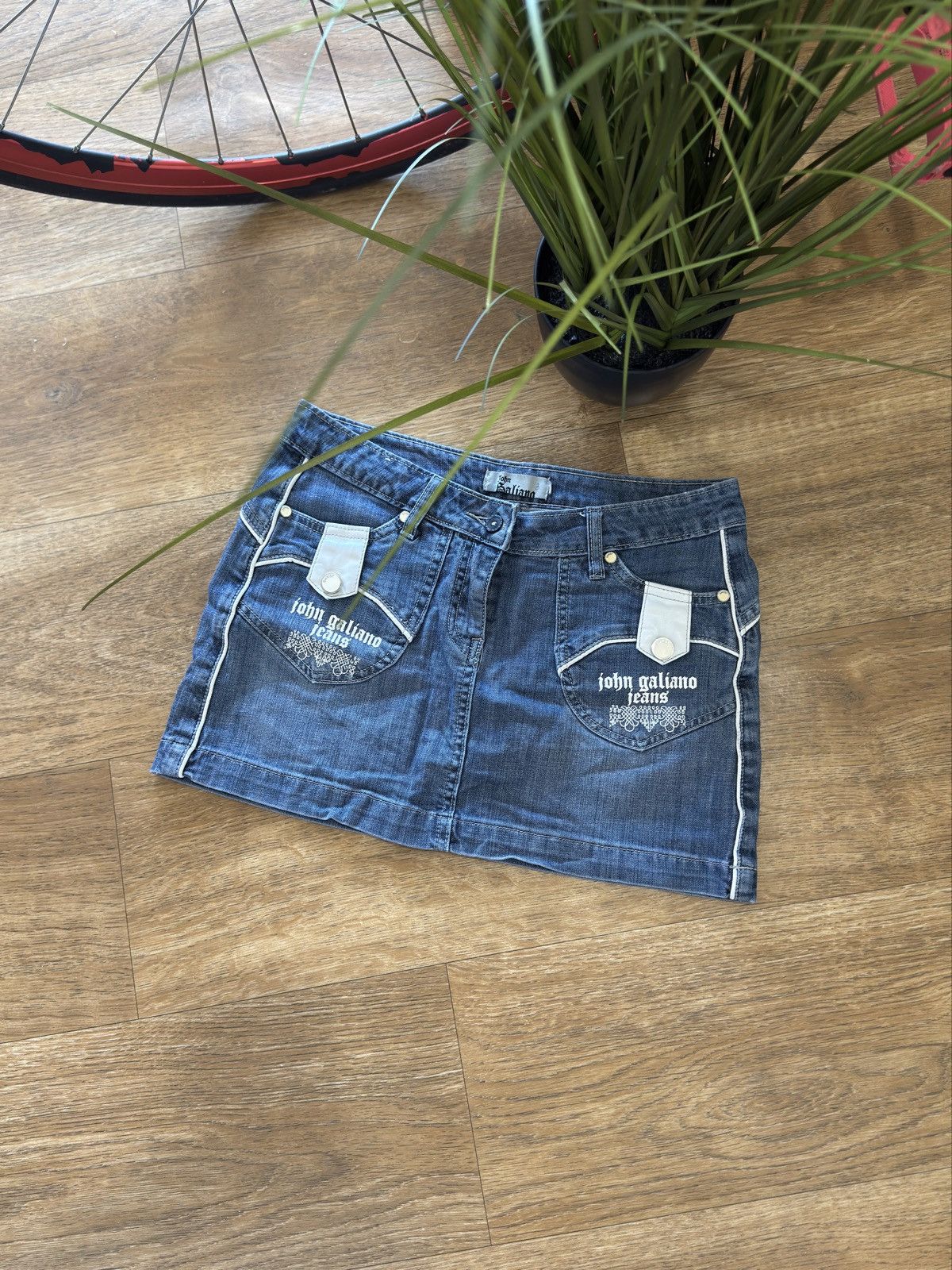John Galliano VINTAGE GALLIANO AVANT GARDE MINI SKIRT Size 27" / US 4 / IT 40 - 1 Thumbnail