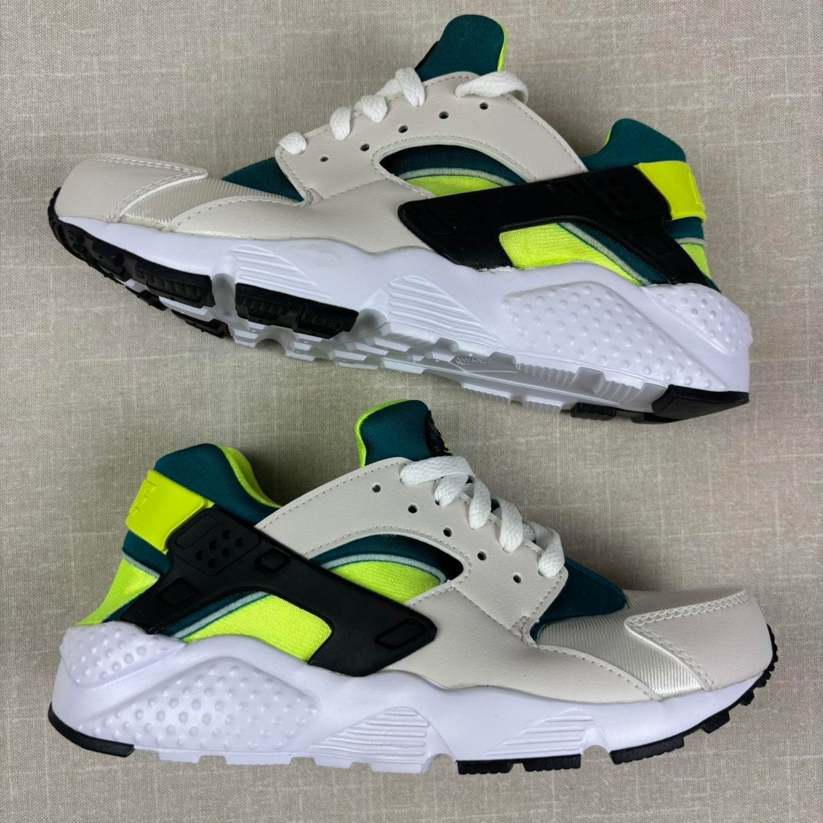 Nike 2022 Nike Air Huarache Run “White Volt Bright Spruce” 7.5W Size US 7.5 / IT 37.5 - 2 Thumbnail
