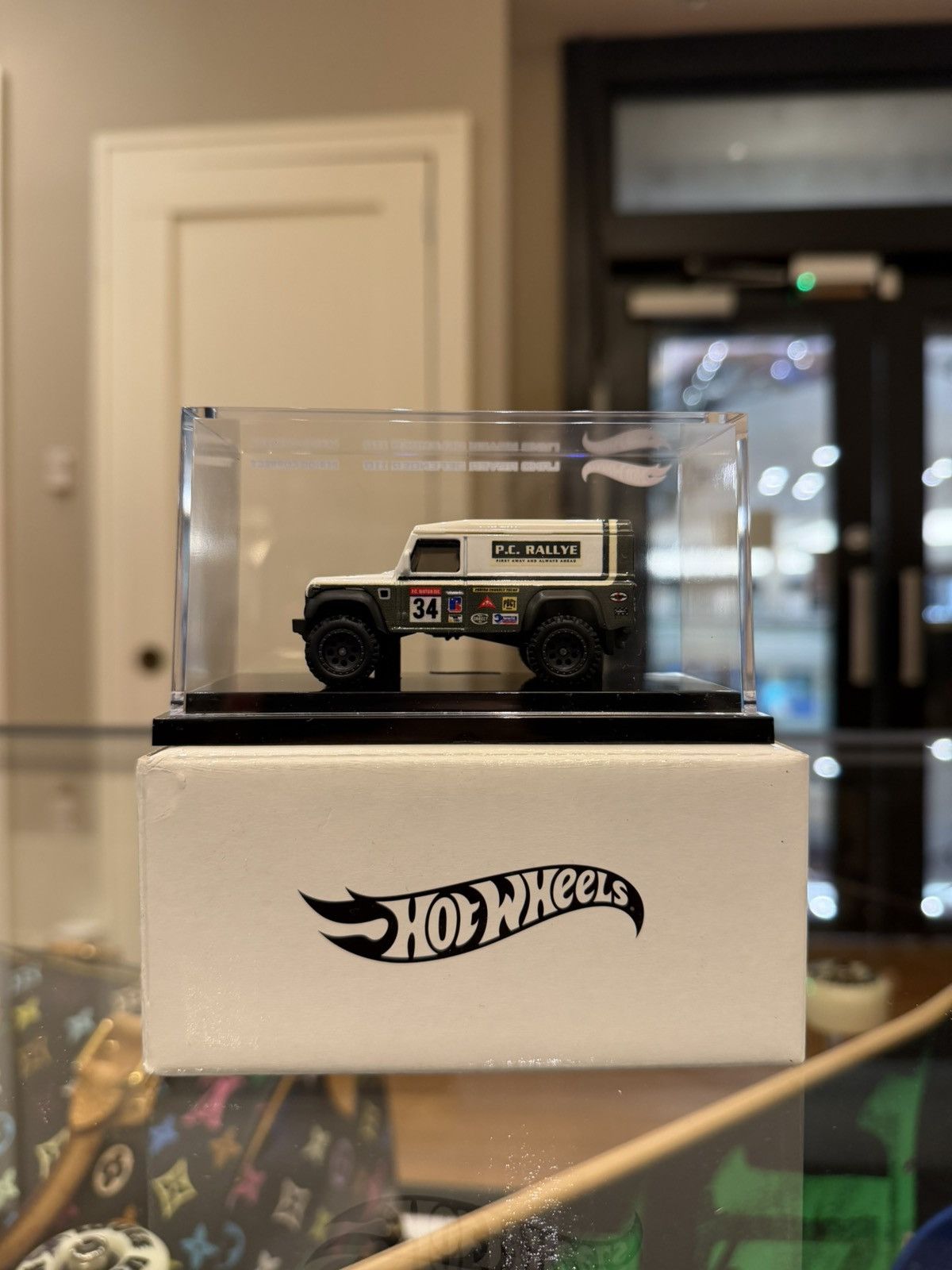 Other Hot Wheels Period Correct Land Rover Size ONE SIZE - 1 Thumbnail