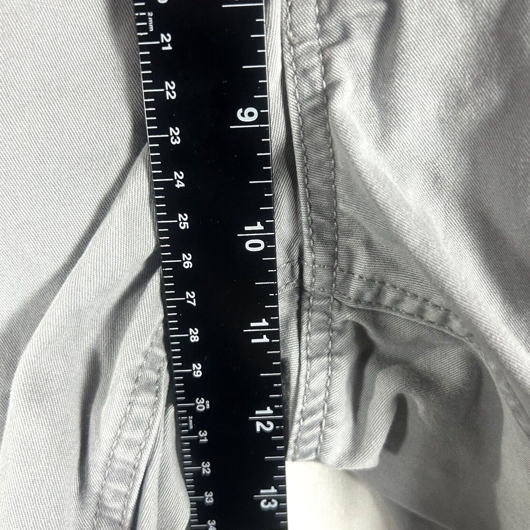 Old Navy Old Navy Mens Khaki Shorts Size 31 Casual Chino Flat Front Gray Bermuda Cotton Short Size US 31 - 6 Thumbnail