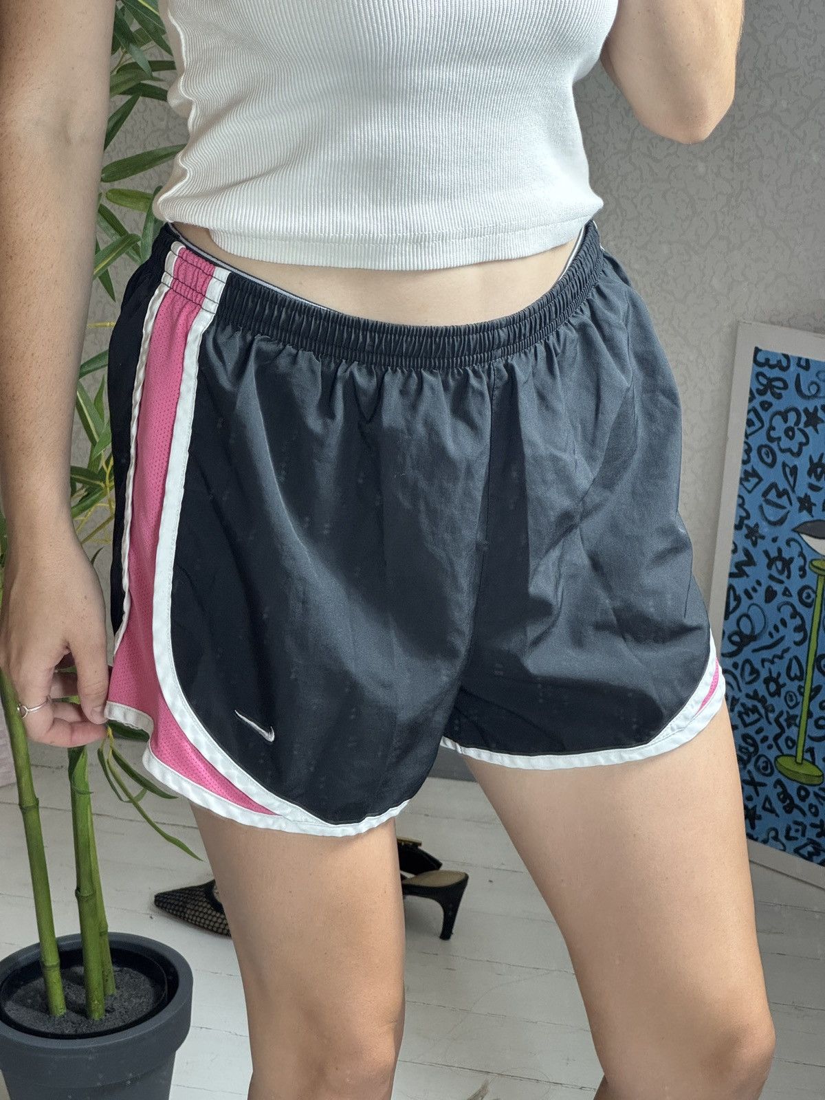 Nike VINTAGE NIKE 2000s MINI SWOOSH SHORTS Size 28" / US 6 / IT 42 - 1 Thumbnail