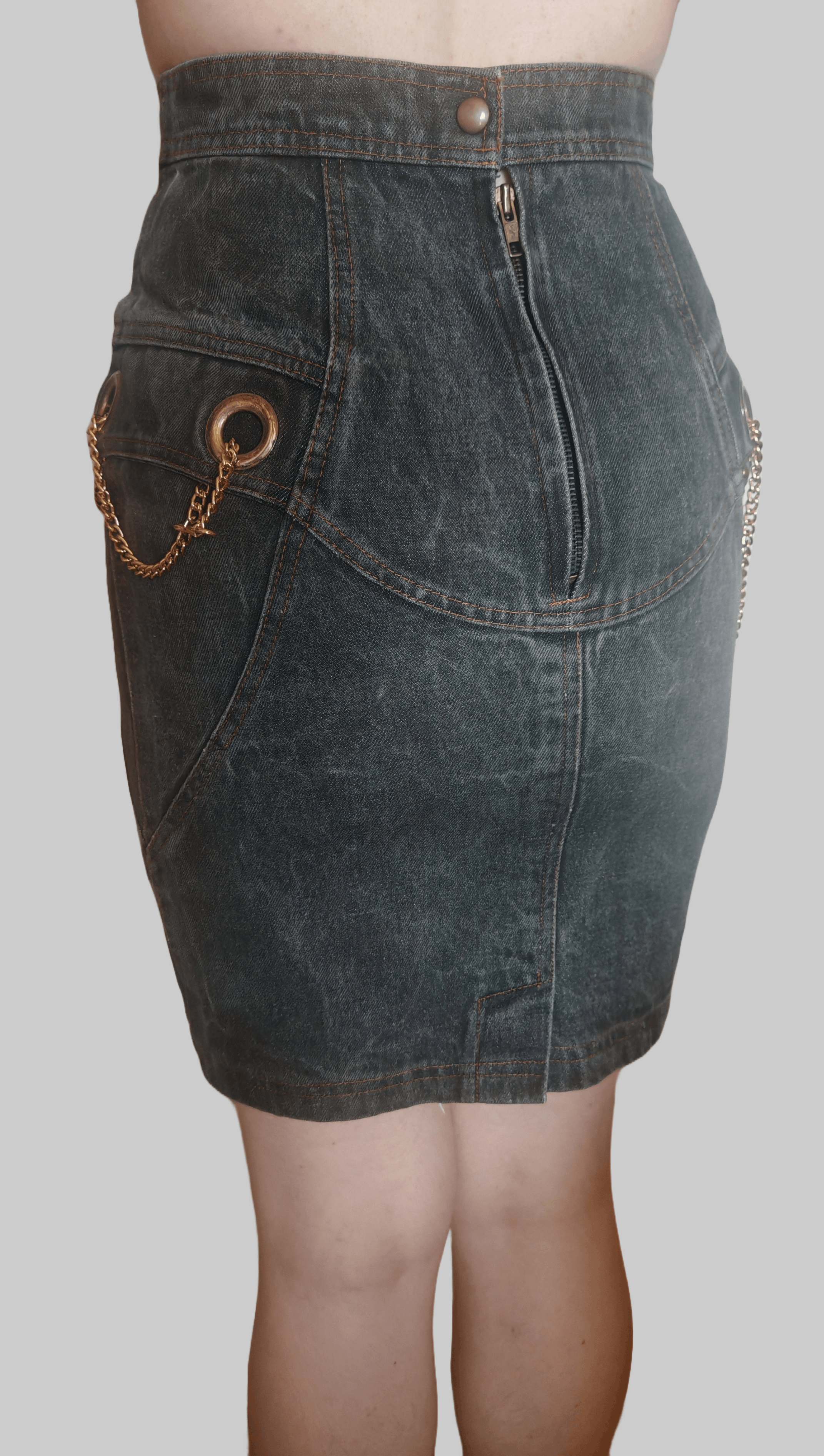 Vintage 90s Y2K Grey Mini Skirt with Gold Chain sz S-M made in Paris Size 26" / US 2 / IT 38 - 2 Thumbnail