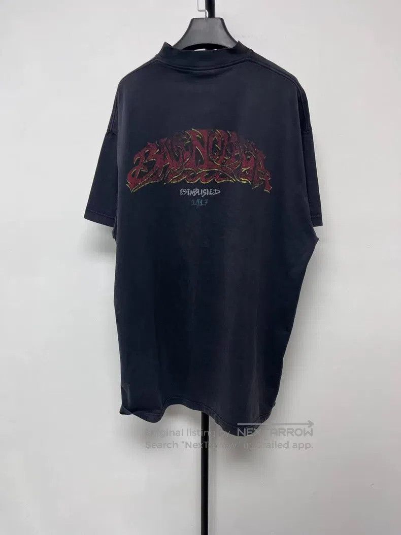 Balenciaga Balenciaga Solid Color Pattern Printed Crewneck Short Slee Size US M / EU 48-50 / 2 - 2 Thumbnail