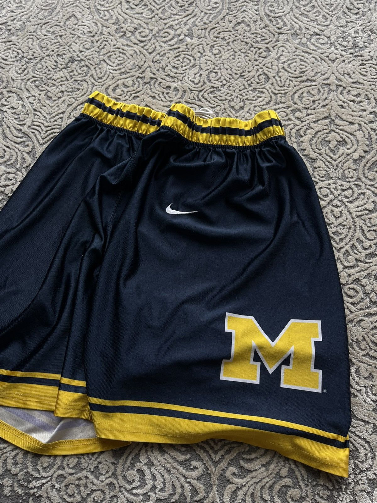 Nike Nike Michigan Wolverines Basktball vintage Shorts 90s rare Size US 34 / EU 50 - 2 Thumbnail