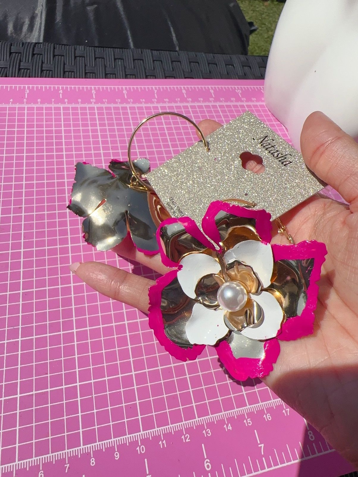 Designer Natasha gold tone pink white large flower pearl earrings Size ONE SIZE - 3 Thumbnail