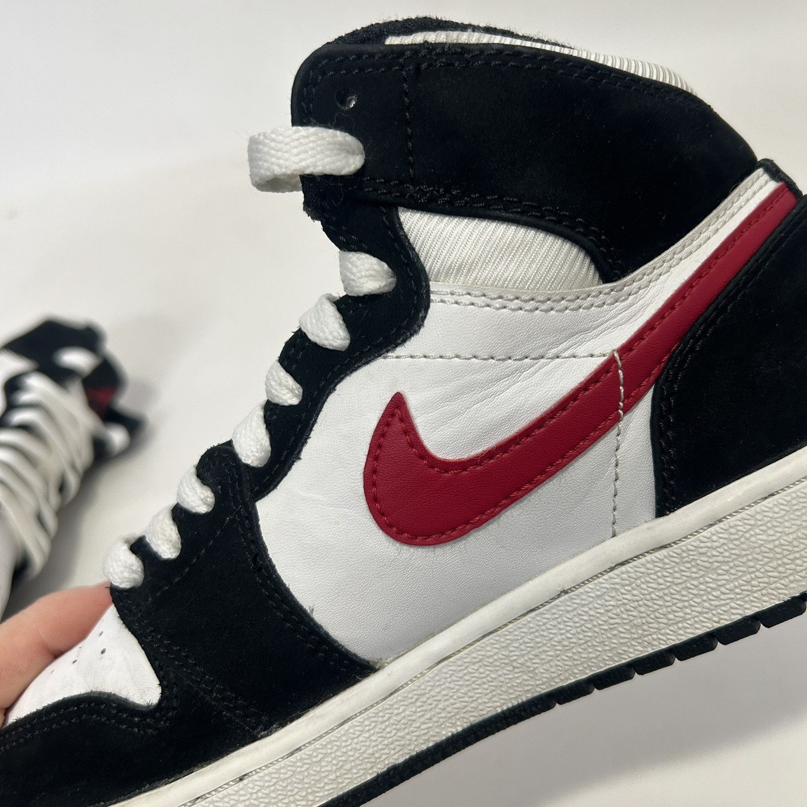 Nike Nike Air Jordan 1 Retro OG High BG “Black Red” Size US 5.5 / IT 35.5 - 10 Thumbnail