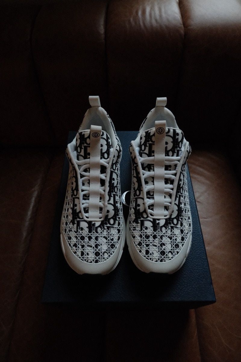 SS23 White B24 Oblique Sneaker