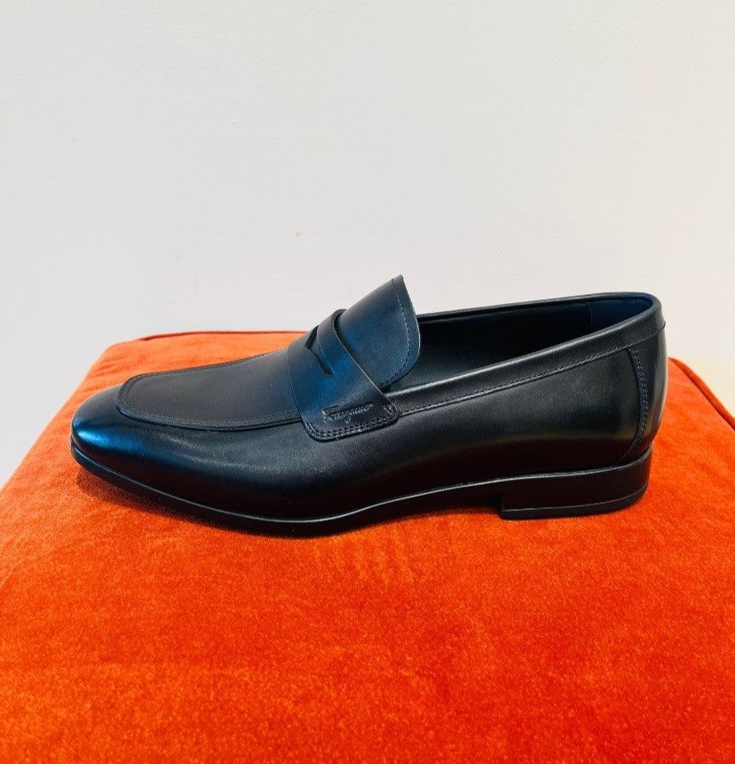 Salvatore Ferragamo o1s1rm1125 Gray Loafers in Black Size US 9 / EU 42 - 1 Preview