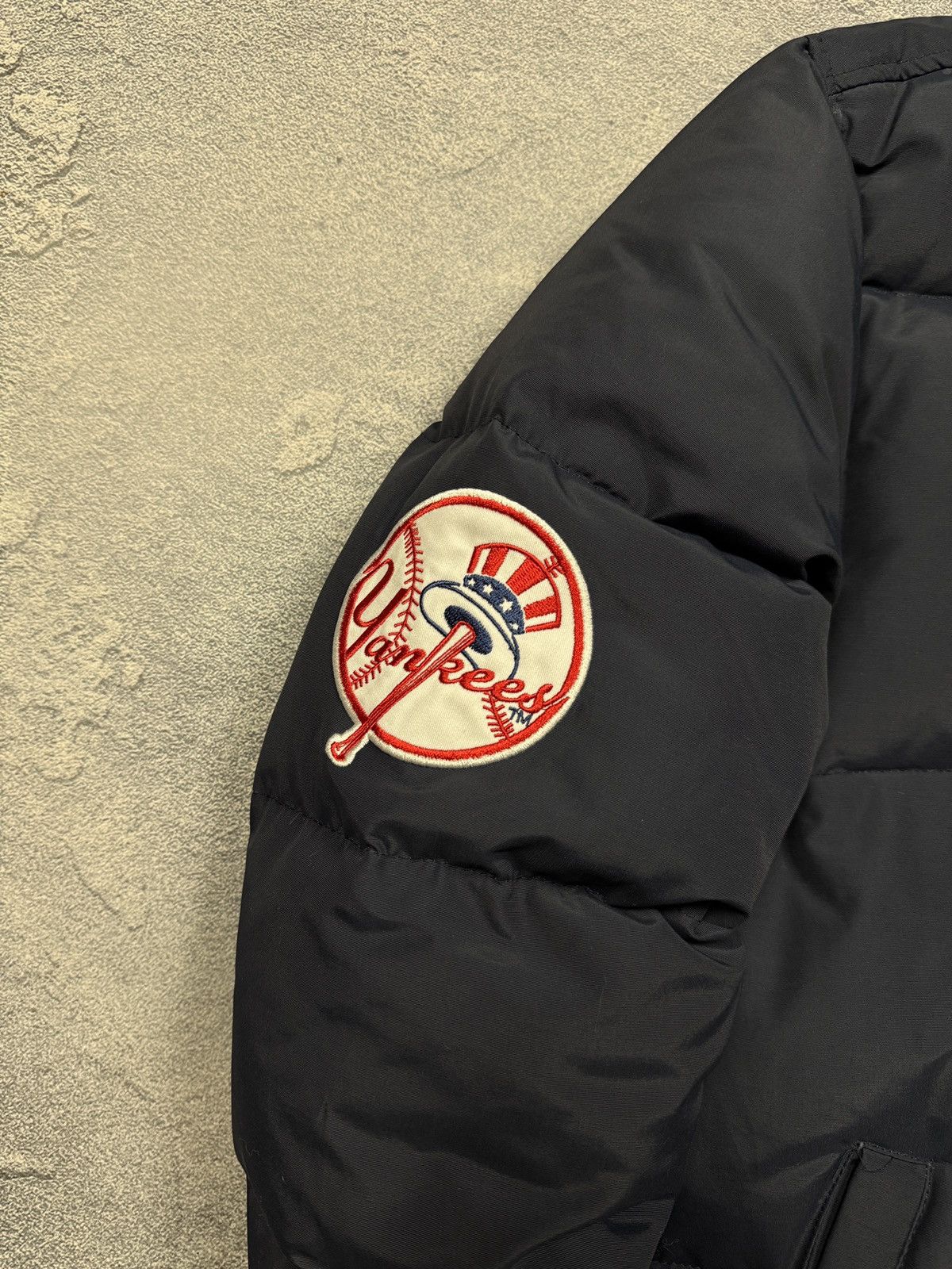 New York Yankees Vintage New York Yankees Puffer Jacket Size US XL / EU 56 / 4 - 6 Thumbnail