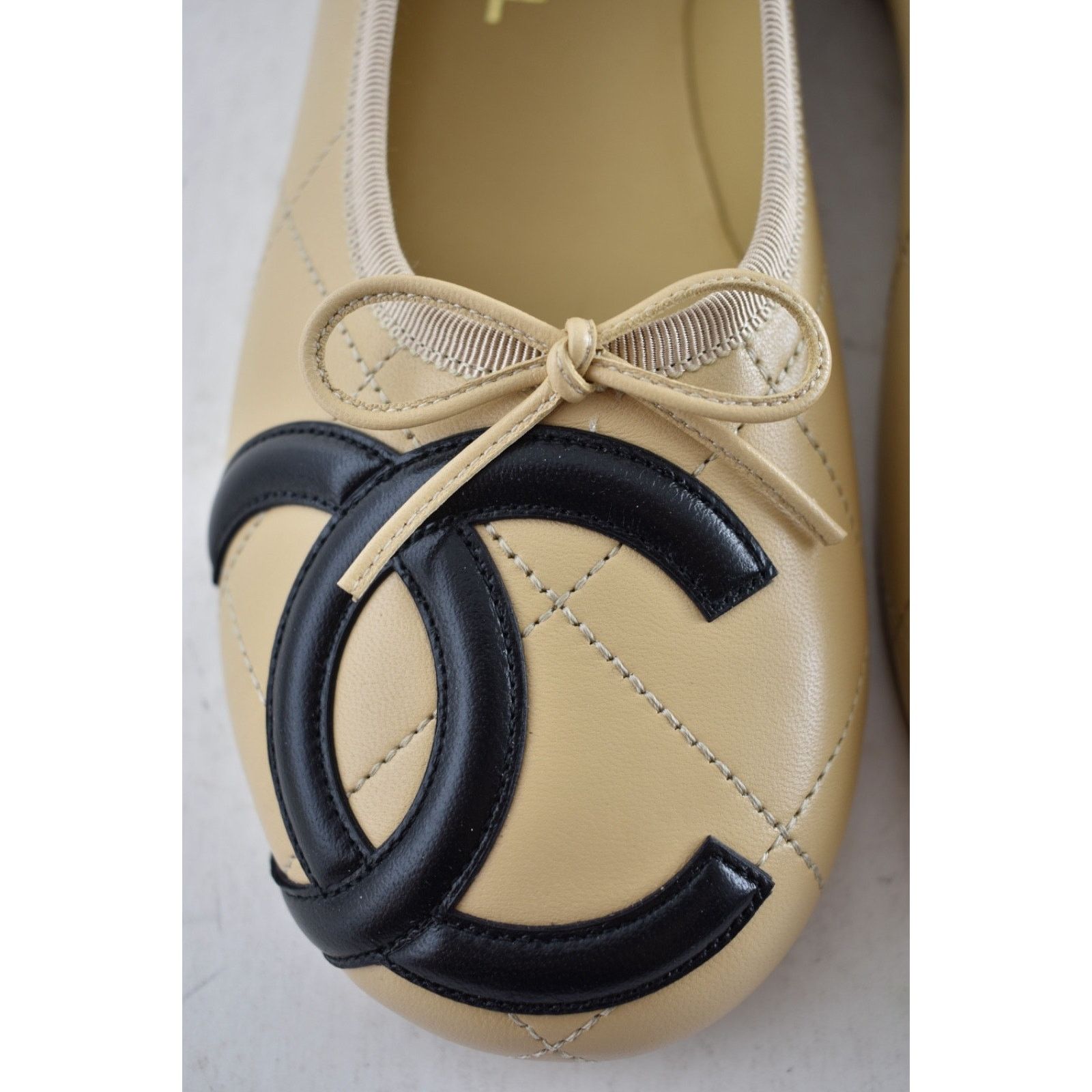 Chanel Chanel Coco Beach Beige Black CC XL Logo Ballet Flat 36.5 Size US 5.5 / IT 35.5 - 15 Thumbnail