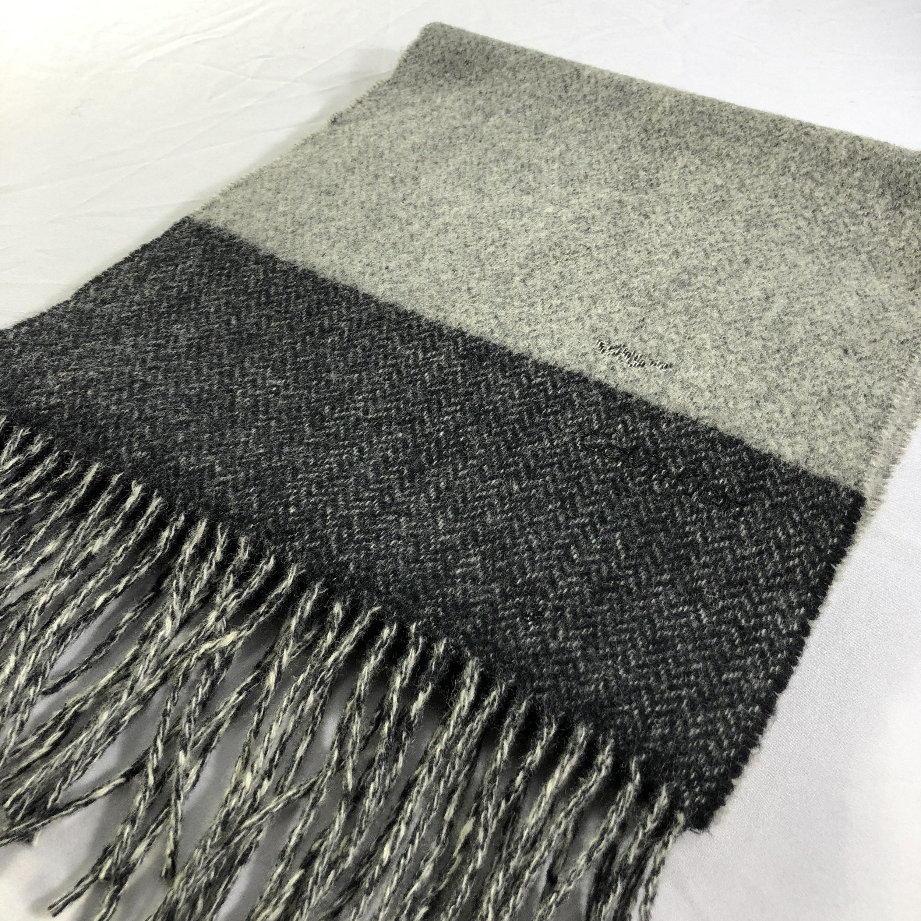 Calvin Klein Calvin Klein Wool Scarf Muffler V1380 Size ONE SIZE - 3 Thumbnail