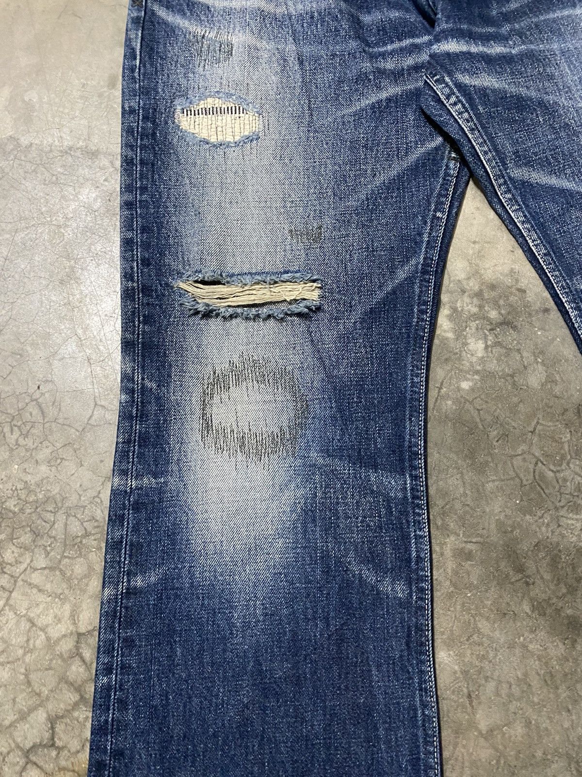 Le Grande Bleu (L.G.B.) × Roar × roarguns Flare Jeans Japanese Roargun Distressed Size US 32 / EU 48 - 13 Thumbnail