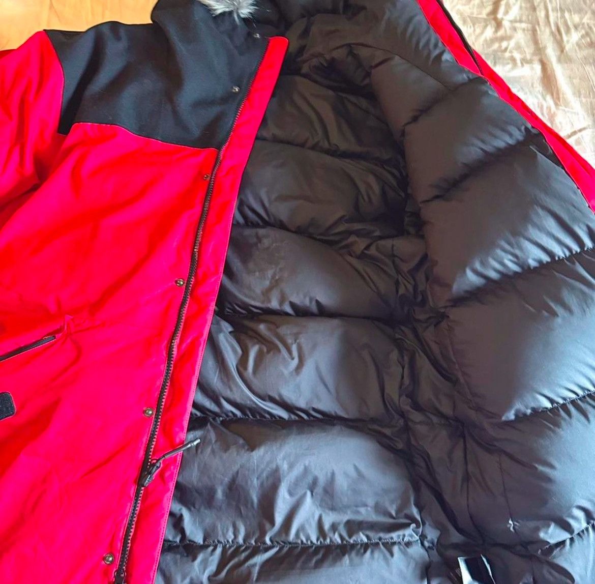 The North Face North Face Men’s Red & Black Down Parka with Fur-Trim Hood Size US M / EU 48-50 / 2 - 2 Thumbnail