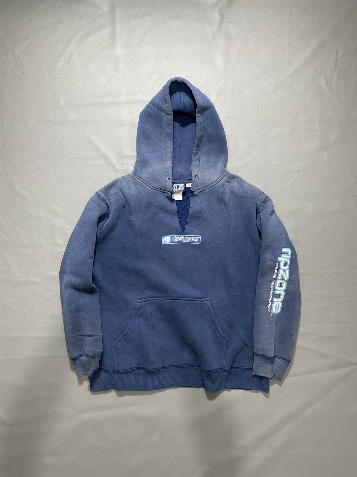 Vintage Rare Vintage Ripzone Skate Tech Distrssed Hoodie Size US M / EU 48-50 / 2 - 1 Thumbnail