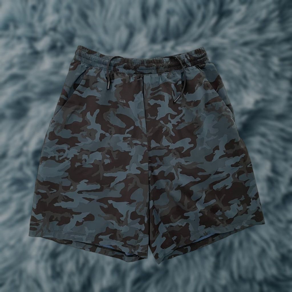 Lululemon Lululemon Pace Breaker Shorts Men Activewear Camouflage Drawstring Athletic 8.5in Inseam Size M Black Blue Size US 31 - 1 Thumbnail