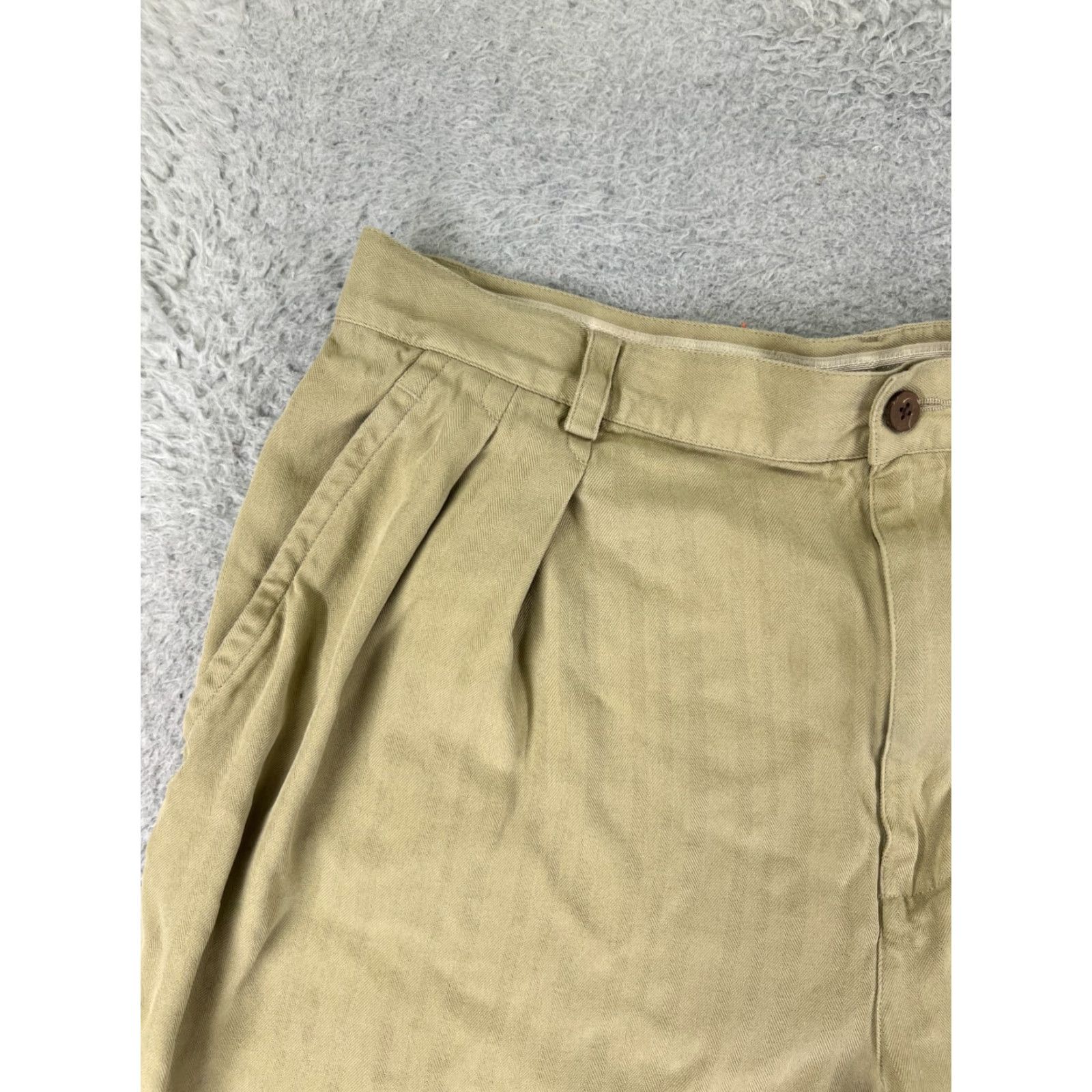 Tommy Bahama Tommy Bahama Shorts Men 34 Brown Bermuda Pleated 100% Silk Chevron Stripe 34x9 Size US 34 / EU 50 - 4 Thumbnail