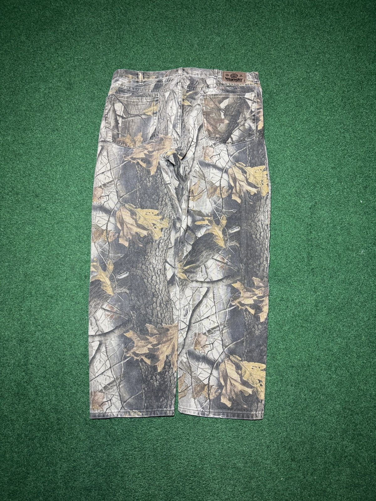 Realtree Vtg Y2K Wrangler Realtree Baggy Skater Hip Hop Camo Pants Size US 37 - 1 Thumbnail
