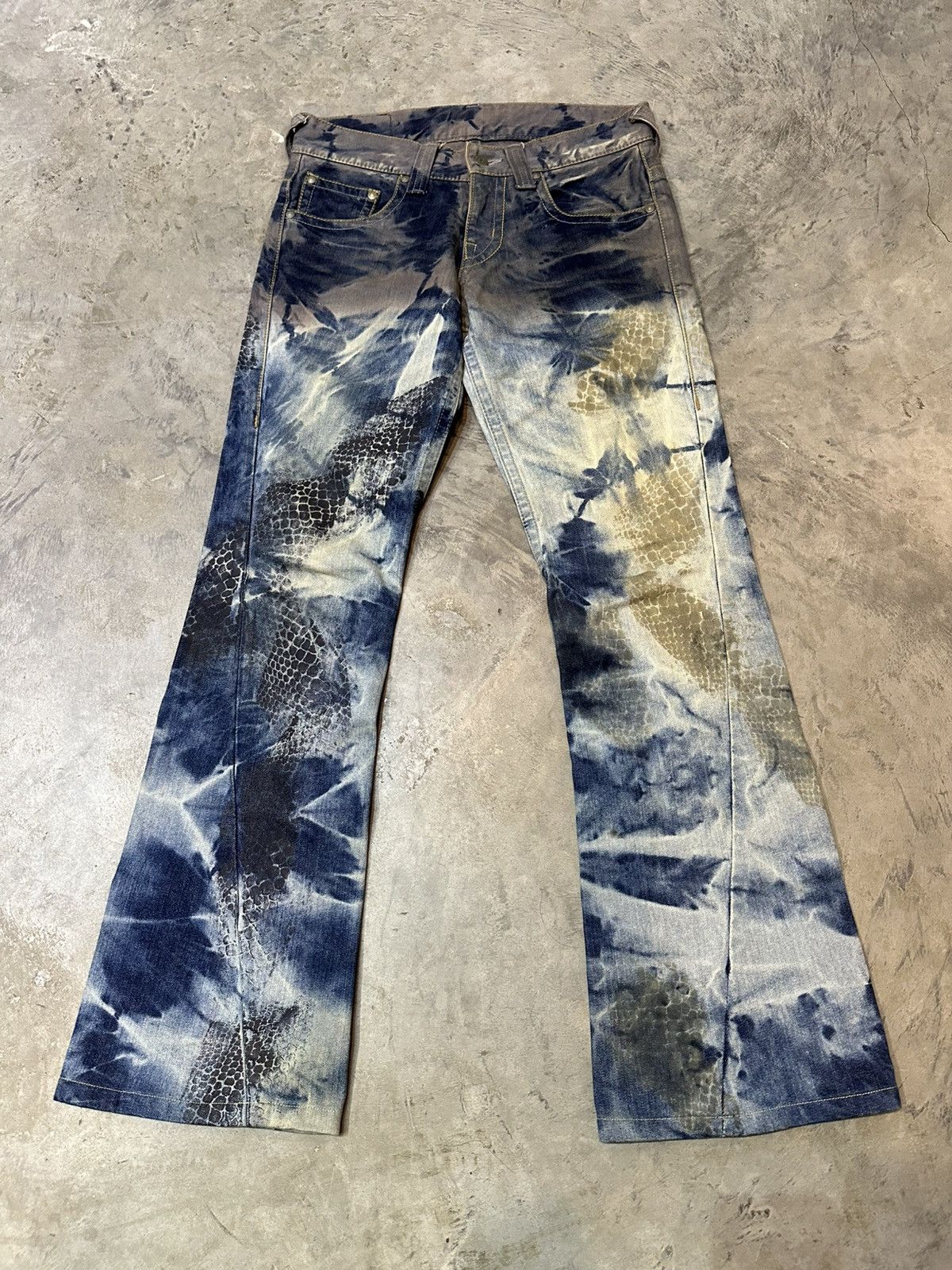Tornado Mart Tornado Mart 00s flare denim pants with snake pattern Size US 30 / EU 46 - 1 Thumbnail
