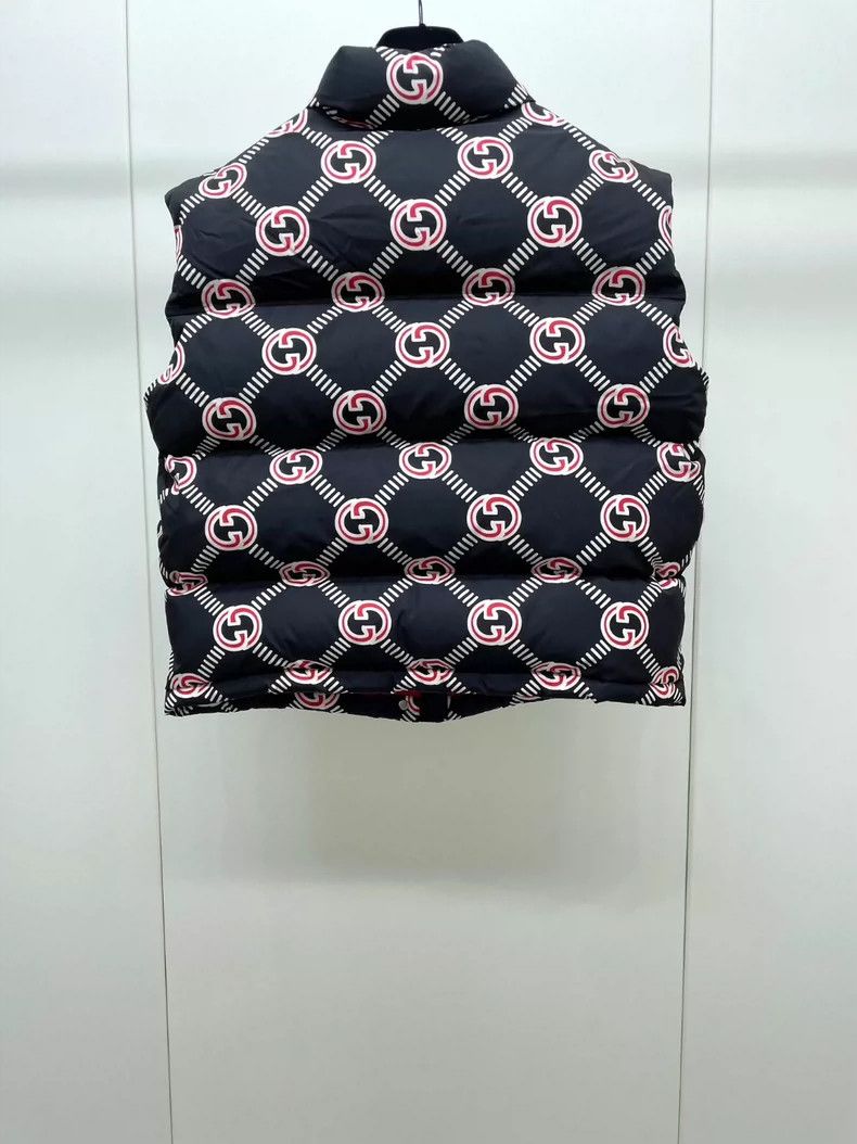 Gucci Gucci Full logo down vest 2504-Nextarrow Size XS / US 0-2 / IT 36-38 - 2 Thumbnail