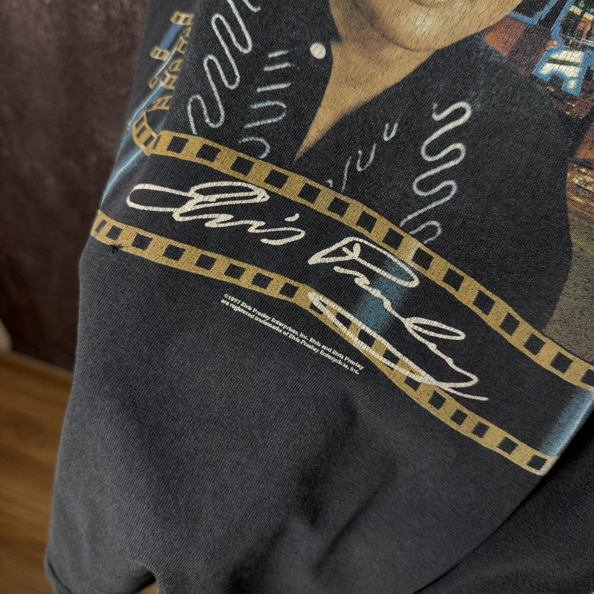 Band Tees Vintage 1997 Elvis Presley Hollywood art graphic t shirt tee Size US L / EU 52-54 / 3 - 3 Thumbnail