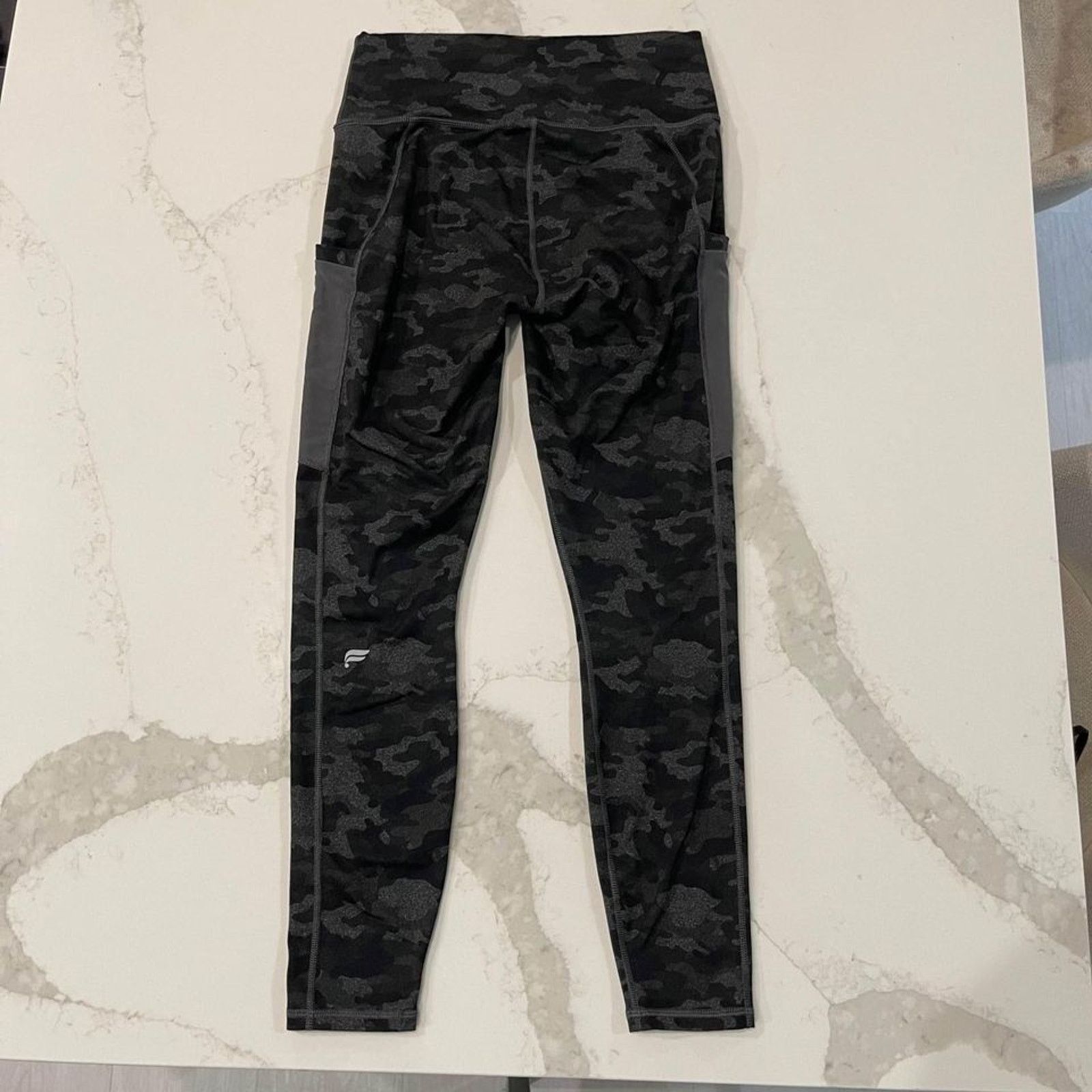 Fabletics Fabletics On-The-Go PowerHold Legging Camo Women’s Small Size 27" / US 4 / IT 40 - 4 Thumbnail
