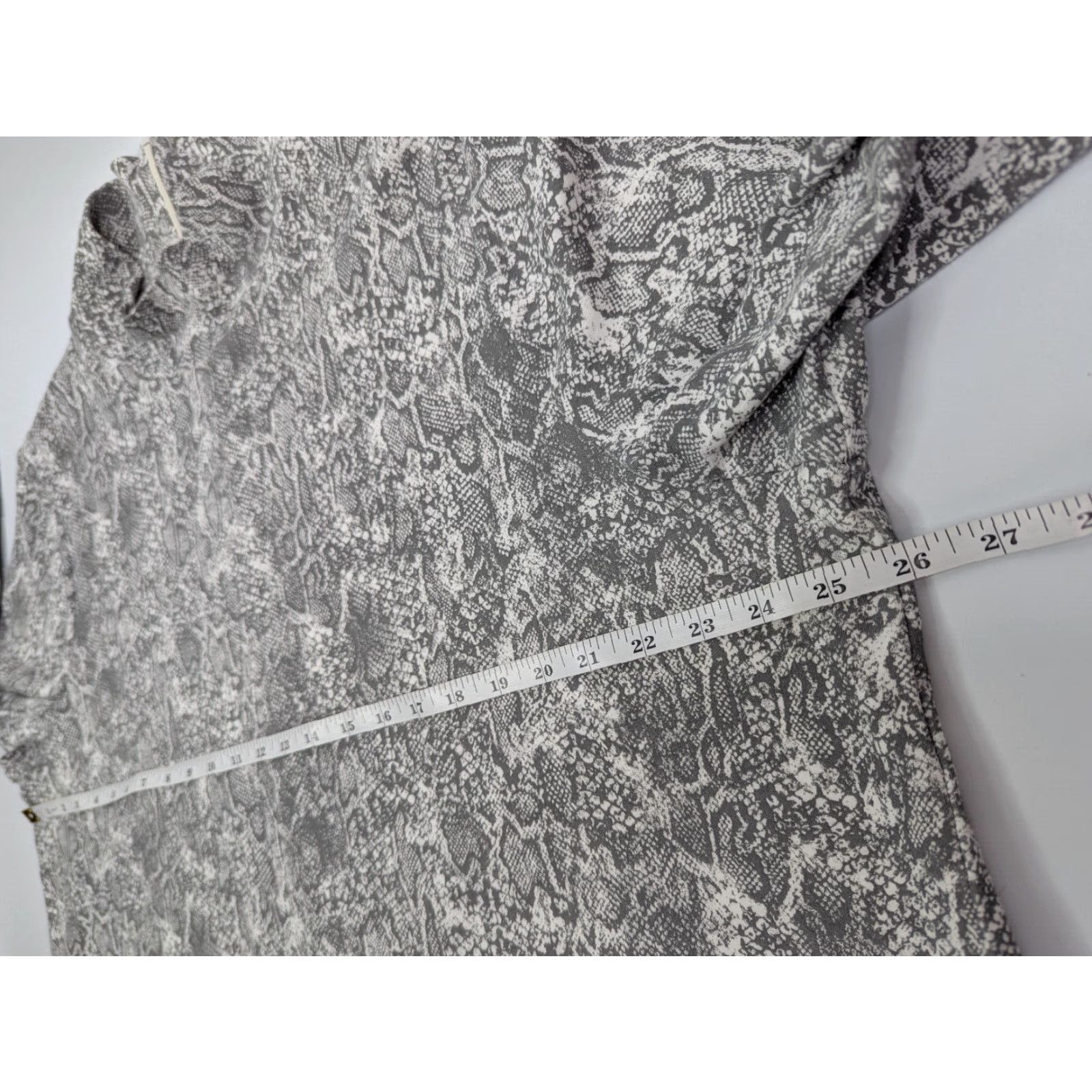 Vintage VINTAGE Chico's Snake Print Mock Neck Tunic Top Womens 2XL Gray Long Sleeve Size XXL / US 16-18 / IT 52-54 - 6 Thumbnail