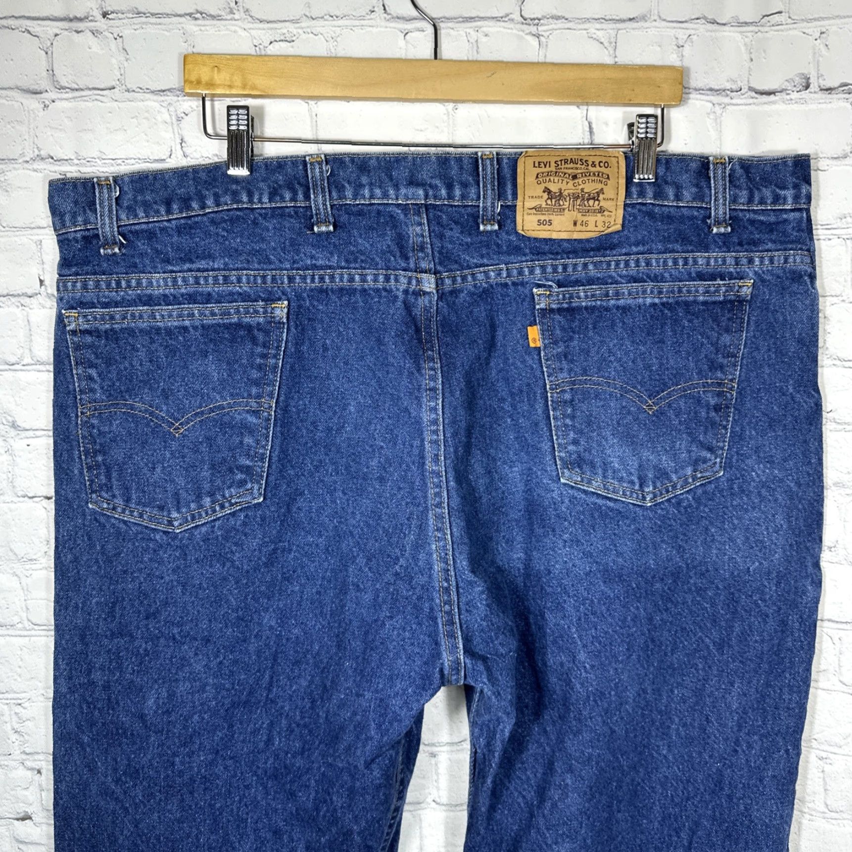 Levi's VINTAGE Levi’s 505 Jeans Mens 46x32 Regular Fit Straight Denim Orange Tab 80s Retro Hipster USA Cowboys College Rock Size US 30 / EU 46 - 6 Thumbnail