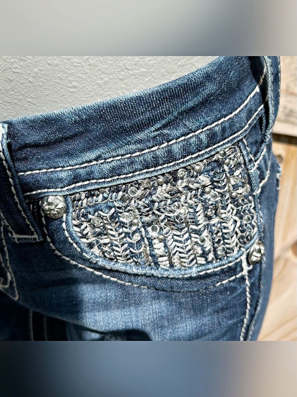 Miss Me Miss Me Low Rise Distressed Stretch Embellished Skinny Jeans Size 25" / US 0 / IT 36 - 2 Thumbnail