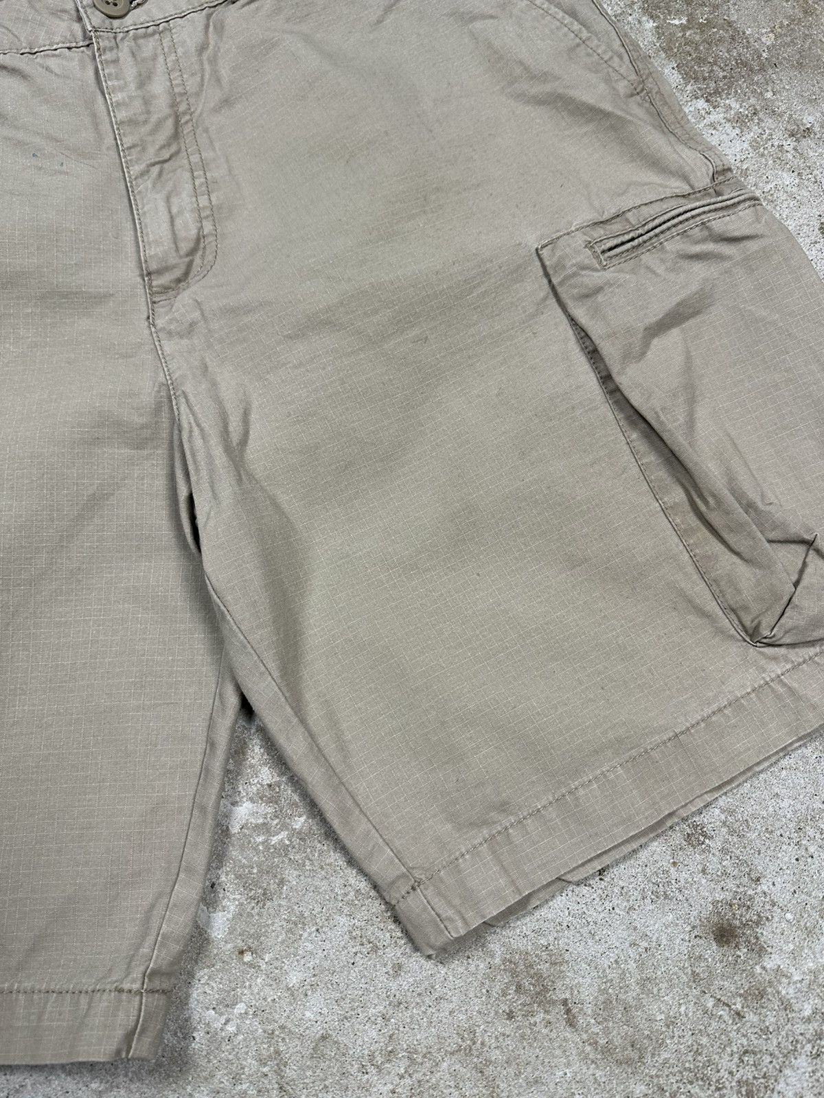 Nike × Vintage Vintage Y2K Nike Beige Baggy Cargo Shorts Swoosh Size US 38 / EU 54 - 4 Thumbnail