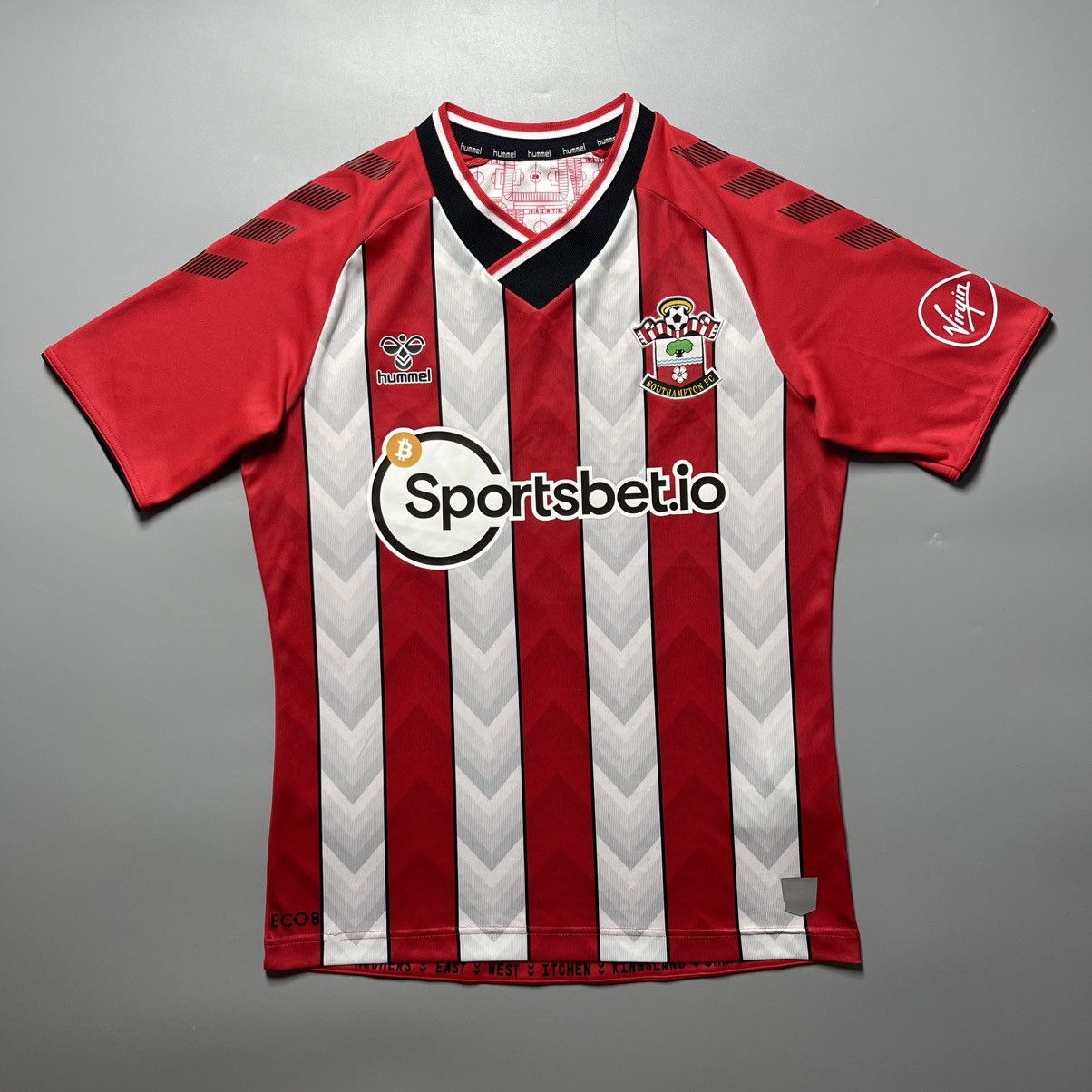 Hummel SOUTHAMPTON 2021/2022 FOOTBALL HOME JERSEY #8 WARD-PROWSE Size US S / EU 44-46 / 1 - 2 Thumbnail