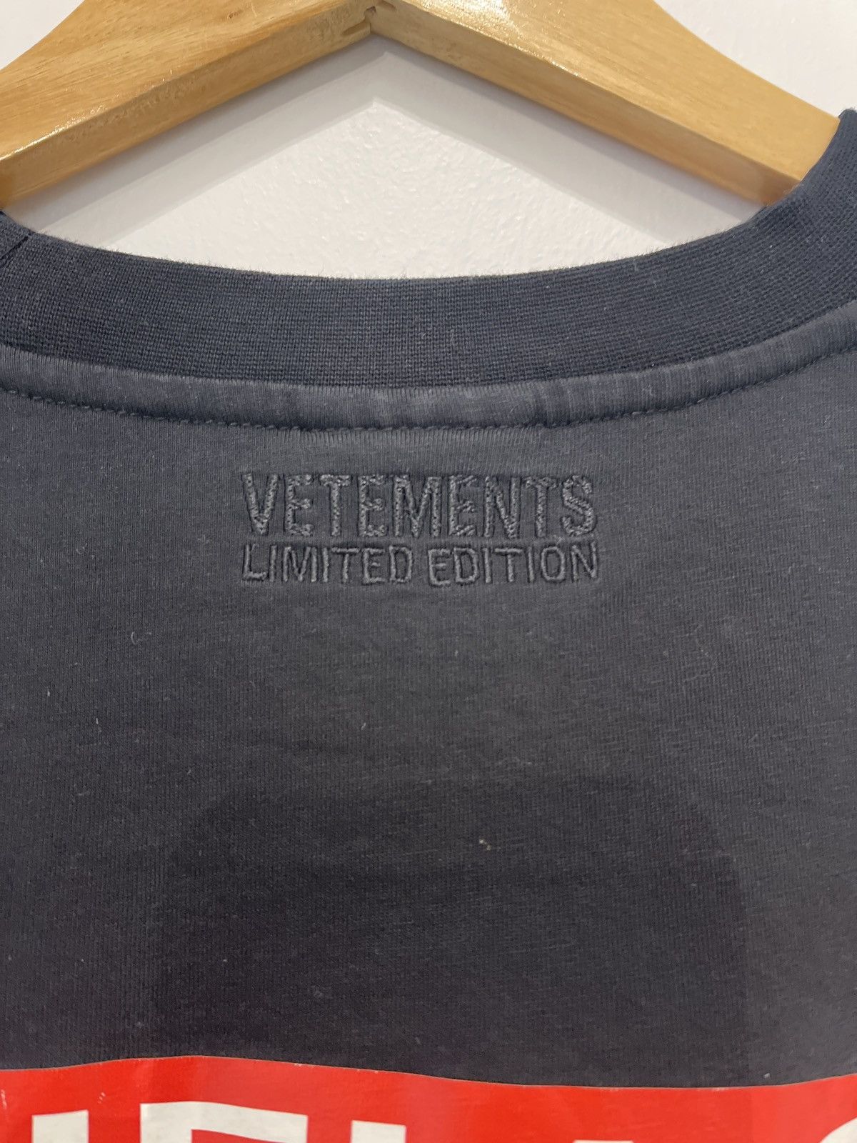 Vetements Vetements Hello My Name is Tee Size US L / EU 52-54 / 3 - 3 Thumbnail