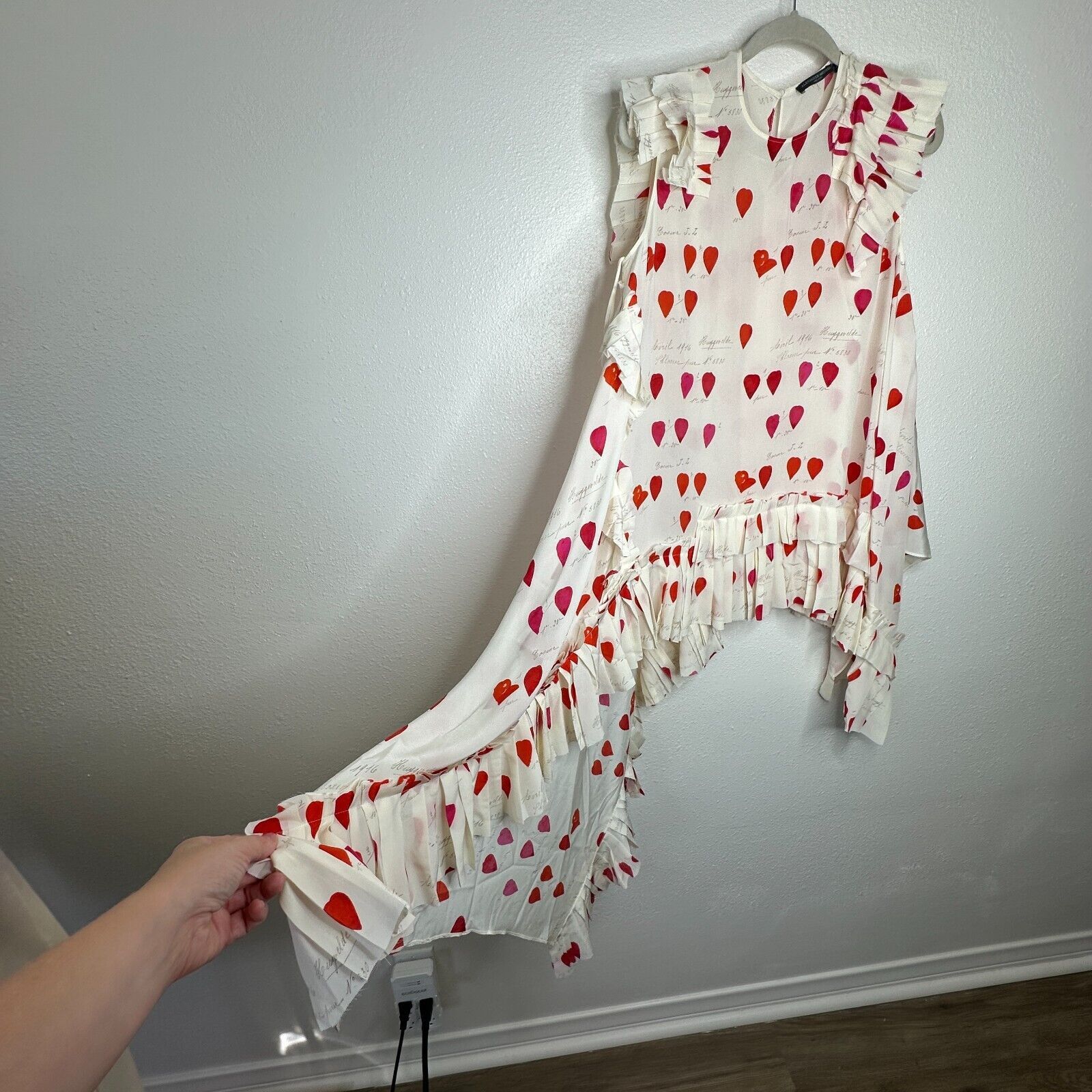Alexander McQueen Alexander McQueen Cream Red Sleeveless Ruffle Blouse 44 / 12 Size L / US 10 / IT 46 - 4 Thumbnail