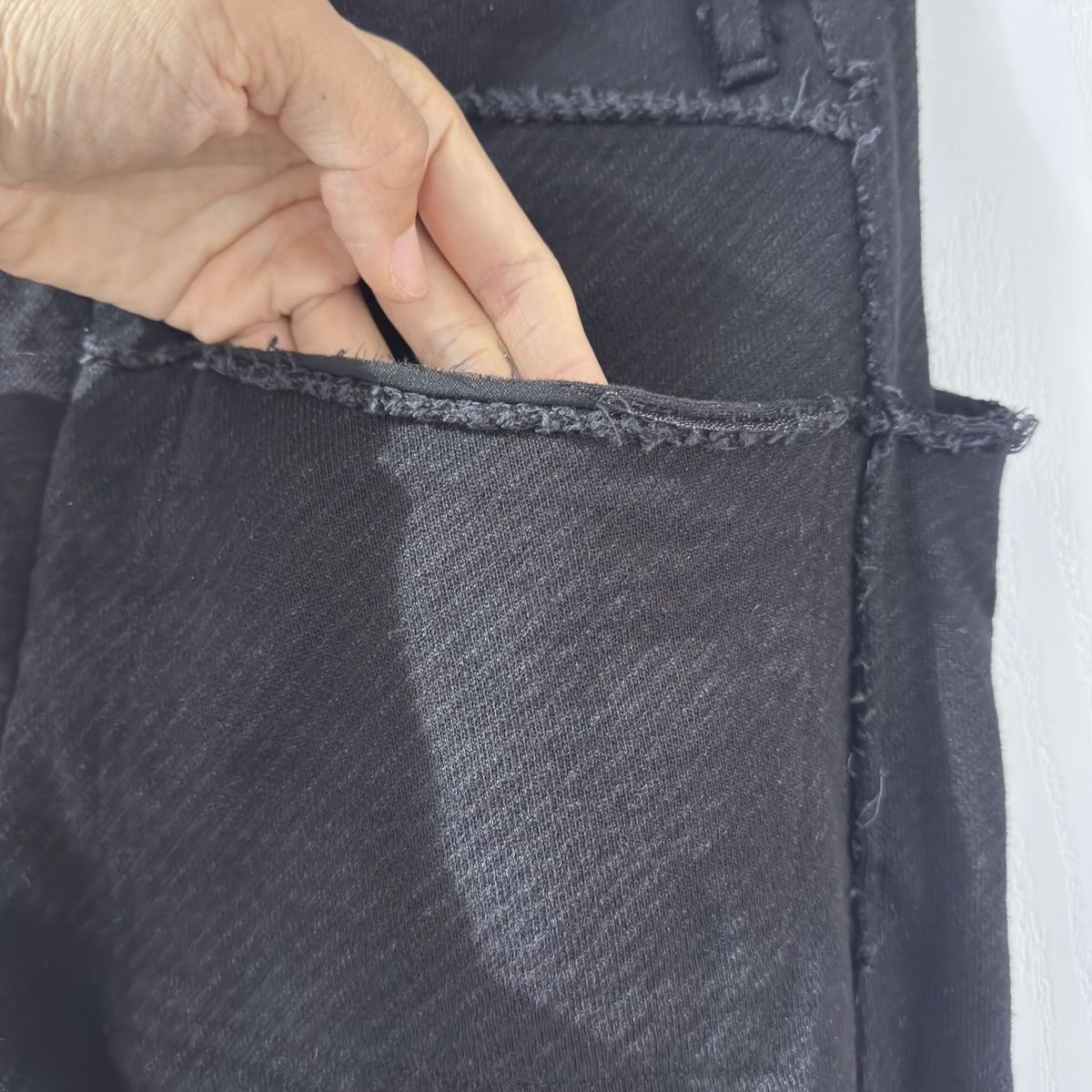 Individual Sentiments Individual Sentiments black raw-edge fitted trousers Size US 30 / EU 46 - 7 Thumbnail