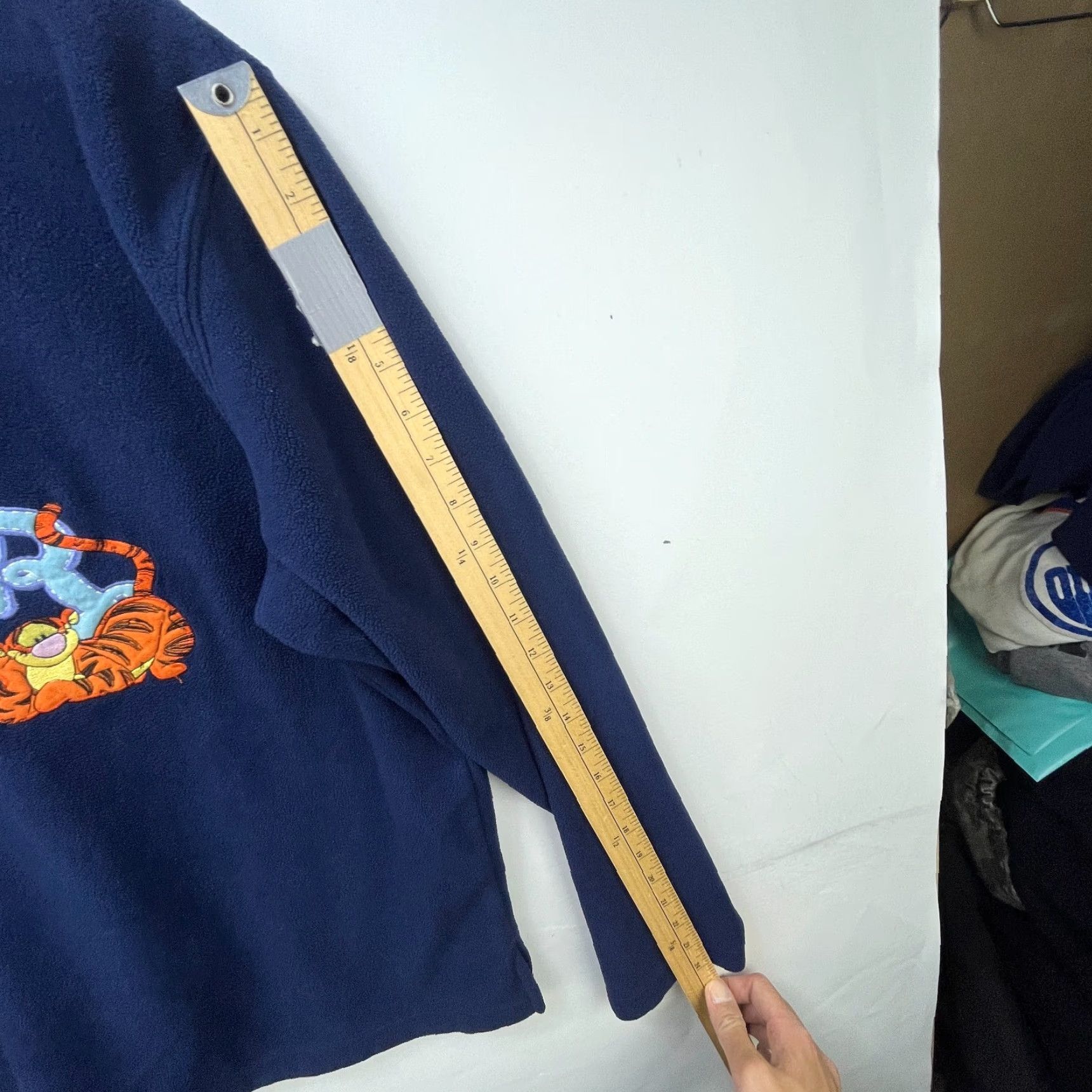 Disney VINTAGE Disney Sweater XL blue 90s Tigger Winnie the Pooh pullover Women’s Size XL / US 12-14 / IT 48-50 - 7 Thumbnail