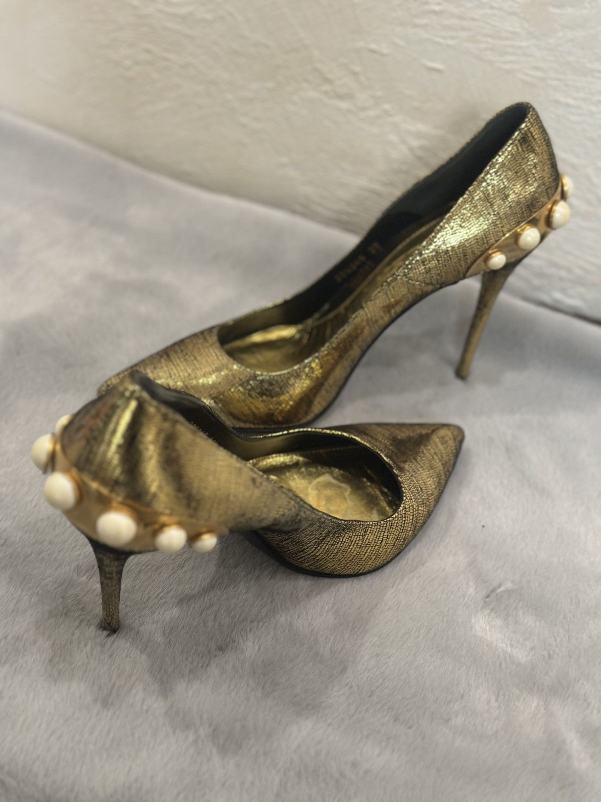 Alexander McQueen Alexander McQueen Gold Textured Pearl-Heel Pumps – Size 38 Size US 8 / IT 38 - 4 Thumbnail