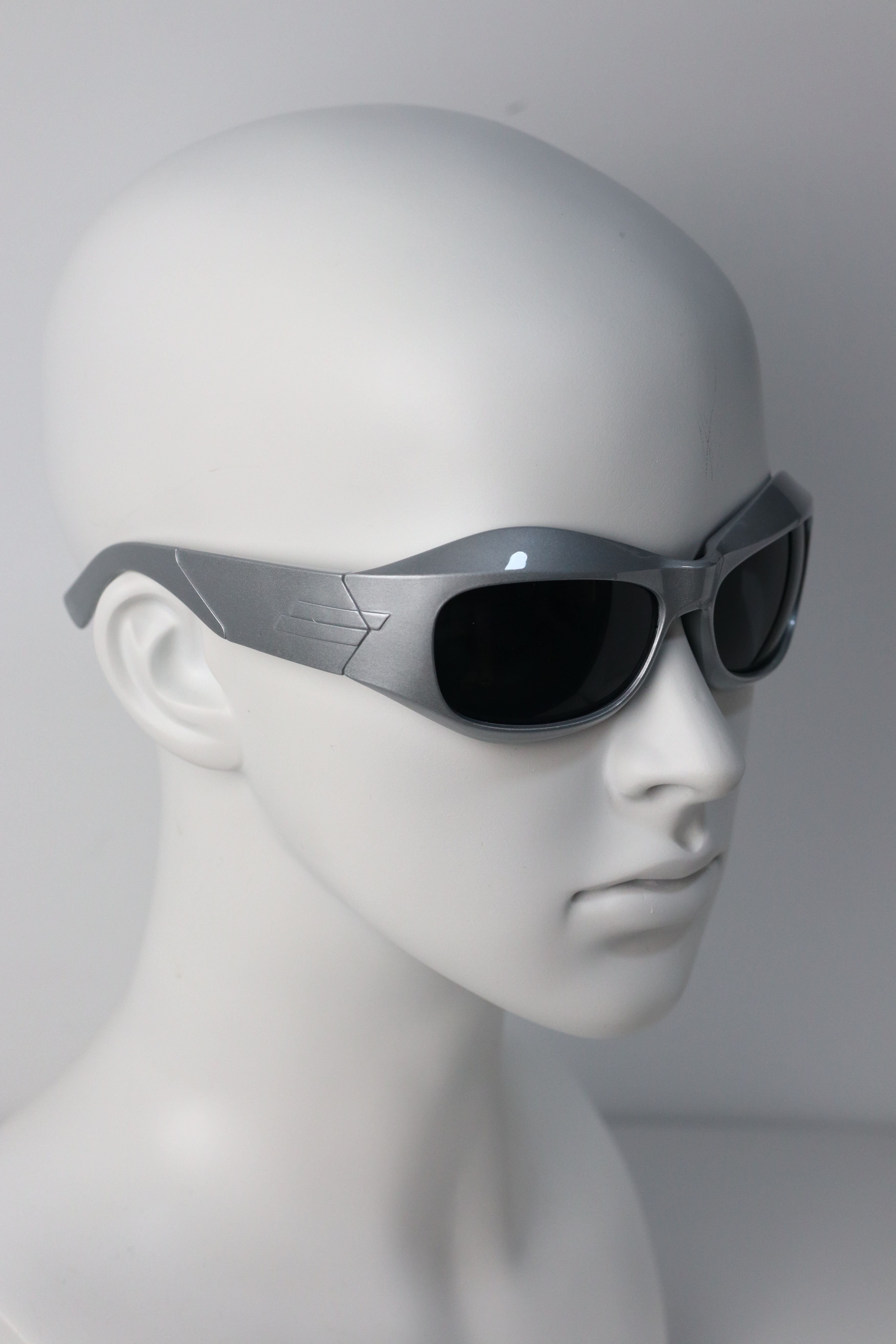 Japanese Brand Y2k Avant Garde Futuristic Silver Black Sunglasses Unisex OS Size ONE SIZE - 5 Thumbnail