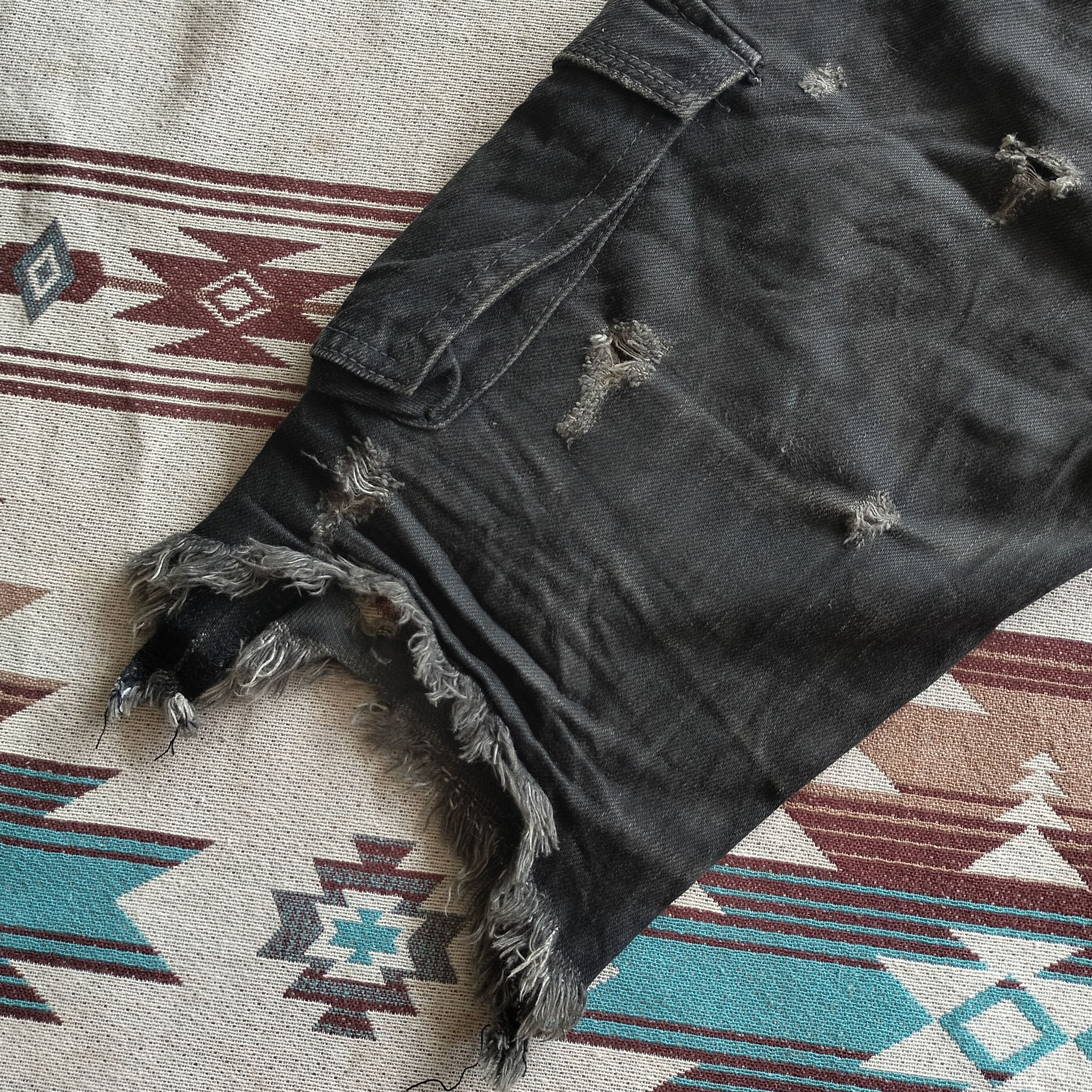 GOSTAR DE FUGA Fuga japan distressed cargo short denim Size US 33 - 12 Thumbnail