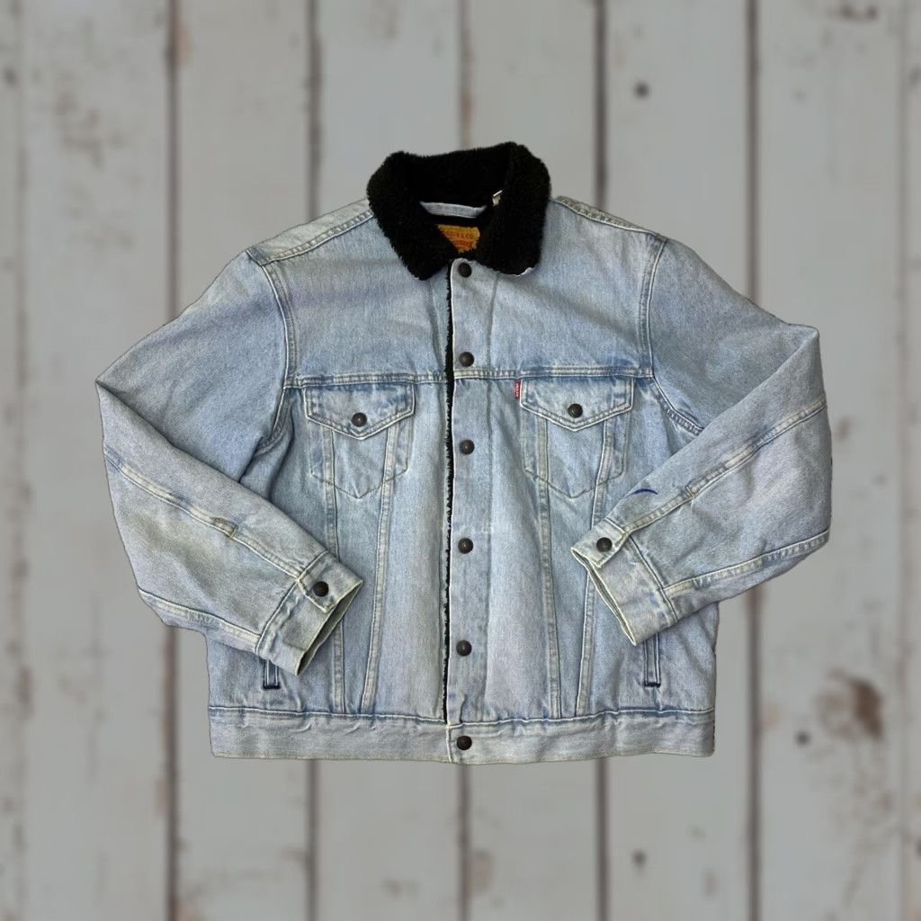 Levi's Levi's Trucker Jacket Sample Denim Light Wash Sherpa Lined Medium Blue Men M Jacket Size US M / EU 48-50 / 2 - 1 Thumbnail