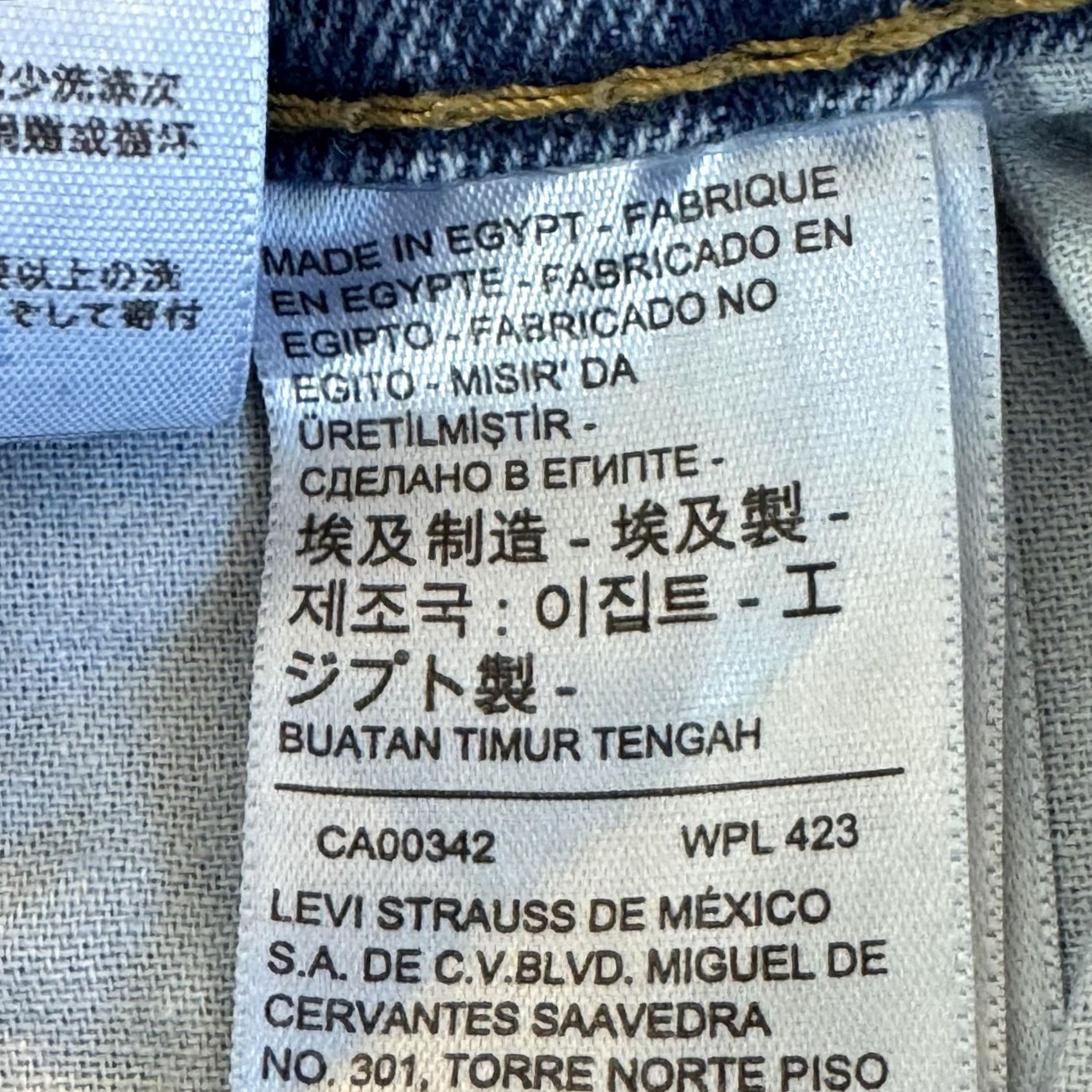 Levi's VINTAGE Levis 550 Jeans Mens 44x32 Blue Relaxed Fit Denim Tapered Leg Levis USA Logo 5-Pocket Mens Jeans Size US 44 / EU 60 - 7 Thumbnail