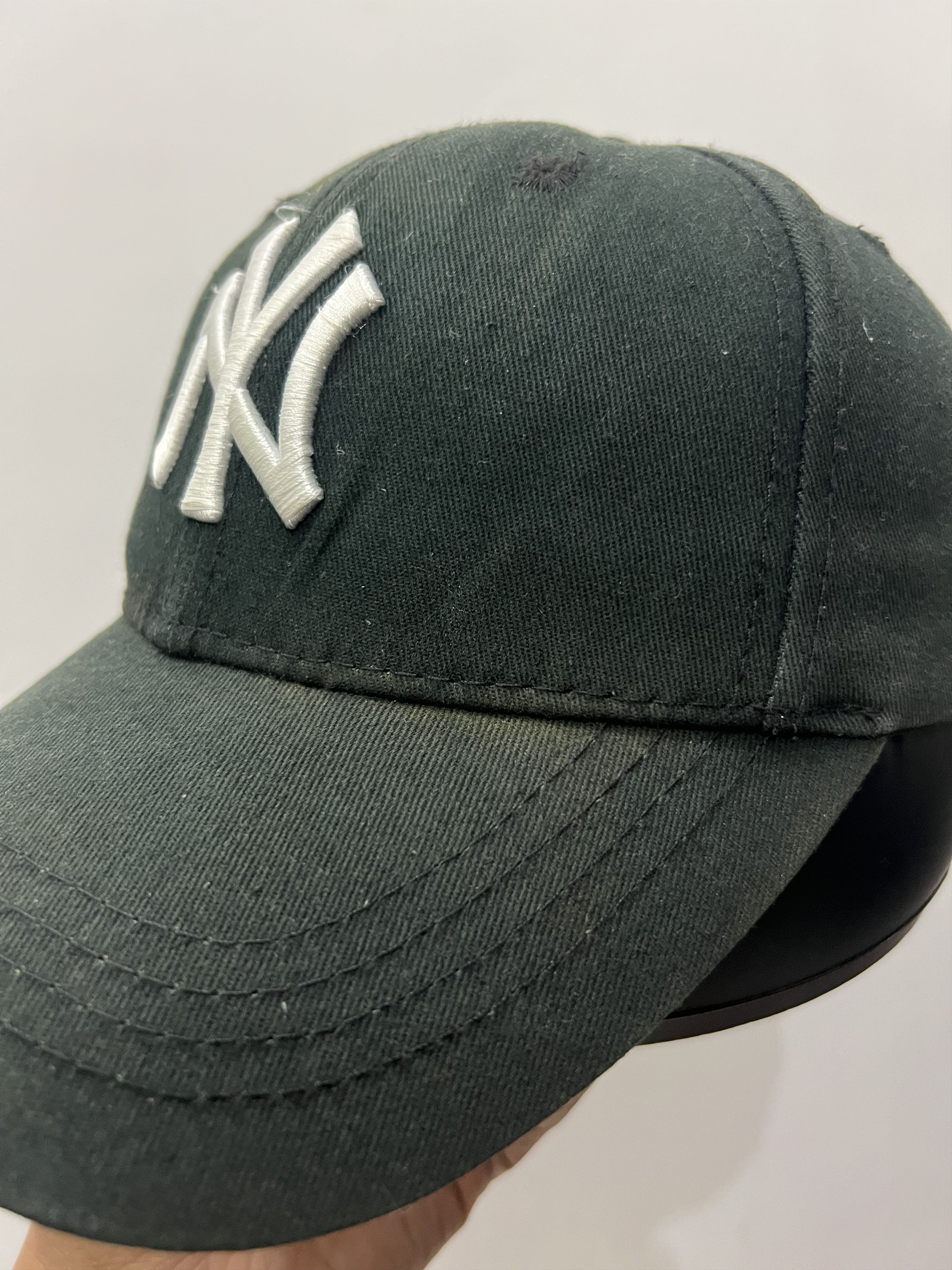 New York Yankees New York Yankees Hat Size ONE SIZE - 8 Thumbnail