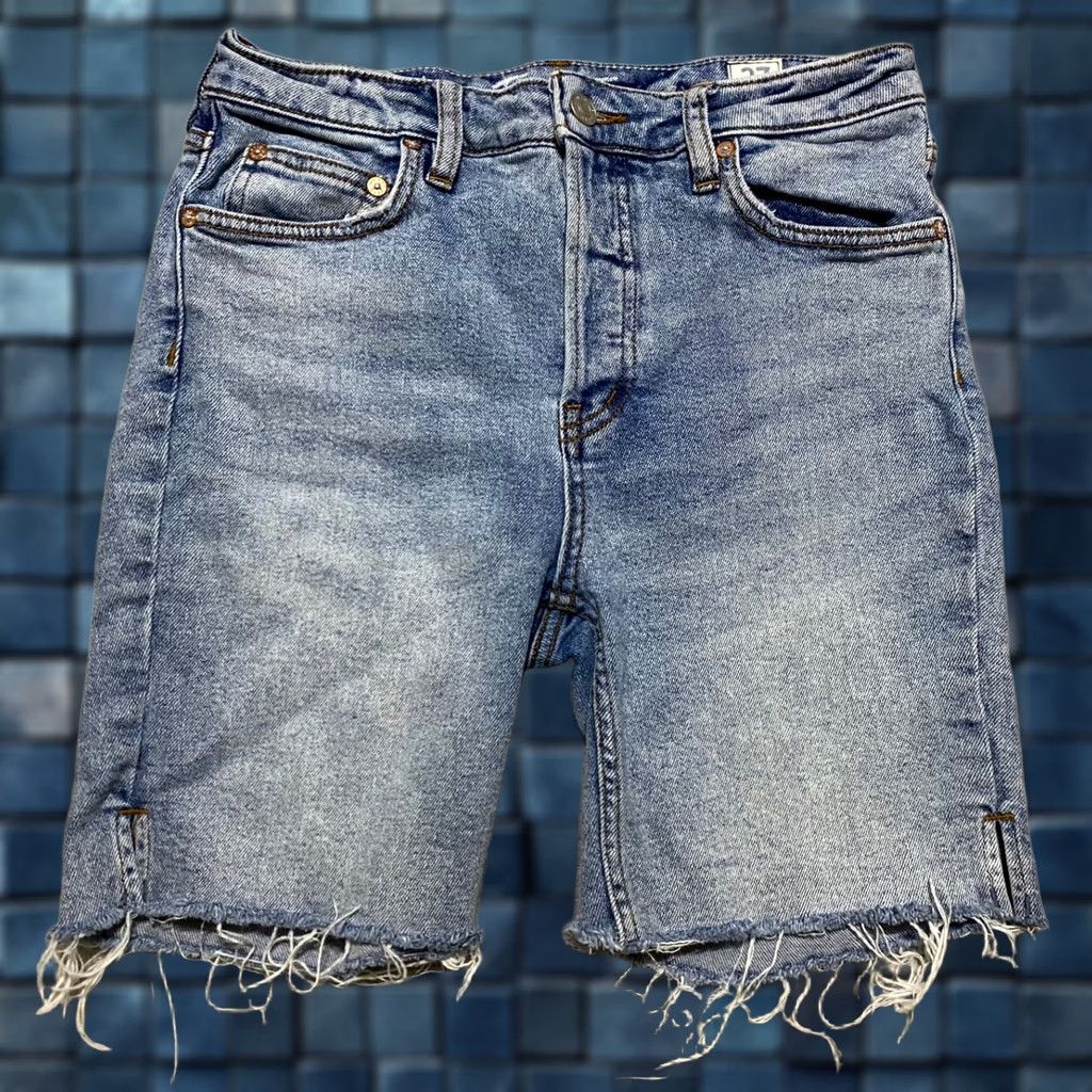 Free People Free People Blue Denim 27 Jean Shorts Bermuda Cut-Off Inseam 6" Womens Regular XS-26? Actually size 26. Size 26" / US 2 / IT 38 - 1 Thumbnail