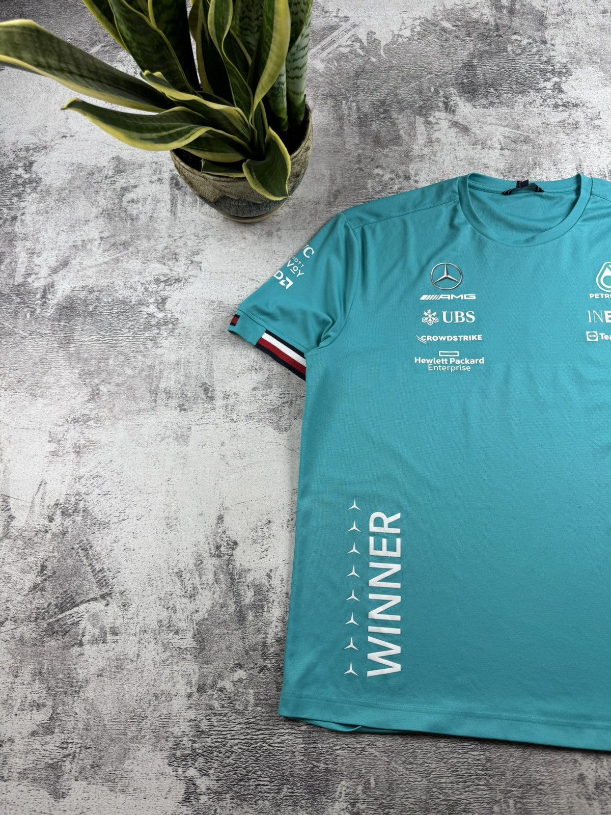 Tommy Hilfiger x2 Petronas AMG Winners 2021 2022 Moto Racing Formula 1 T Shirt Men’s Tee Jersey Size US L / EU 52-54 / 3 - 17 Thumbnail