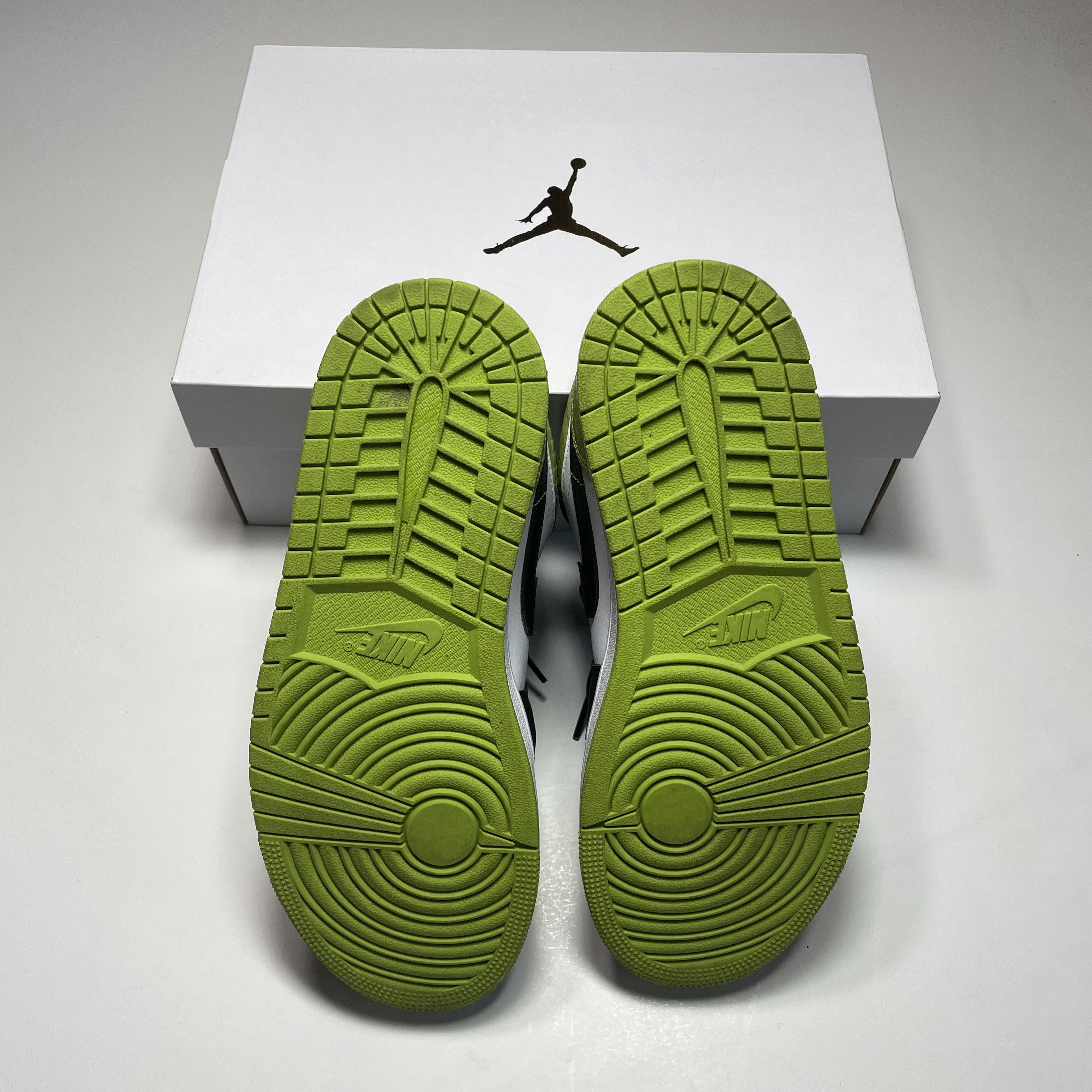 Jordan Brand × Nike Nike Air Jordan 1 Low SE vivid green snakeskin Size US 8 / EU 41 - 5 Thumbnail