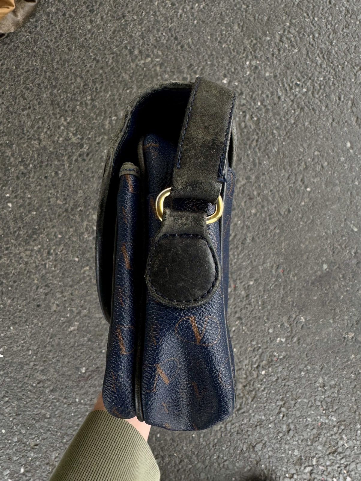 Valentino × Vintage Valentino Garavani Crossbody Bag Monogram Design Vintage y2k Size ONE SIZE - 12 Thumbnail